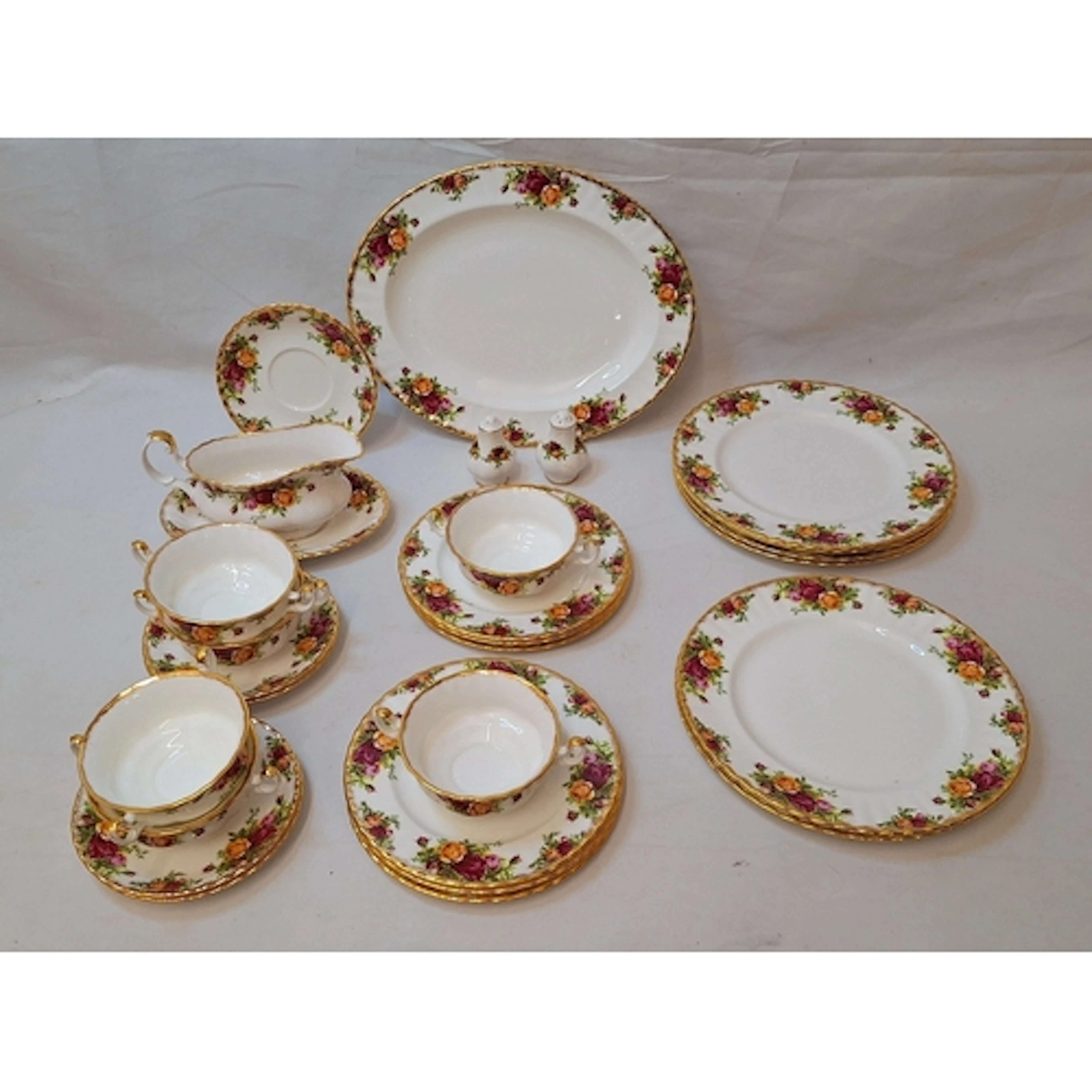 Royal Albert Country Rose Dinnerwares: 6 dinner plates, 6 si...