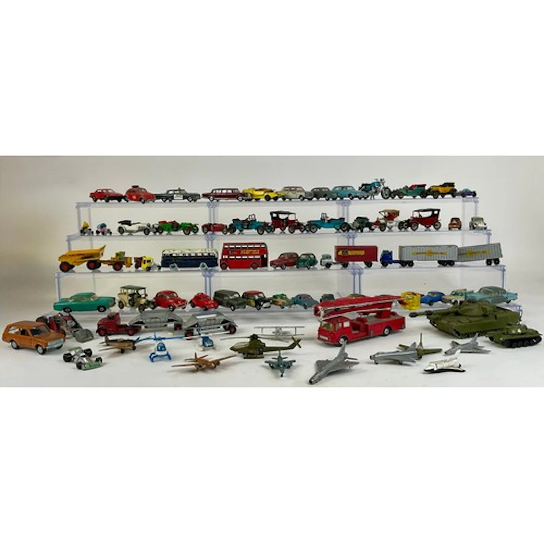 Diecast Vehicles - A quantity of diecast model vehicles, inc...