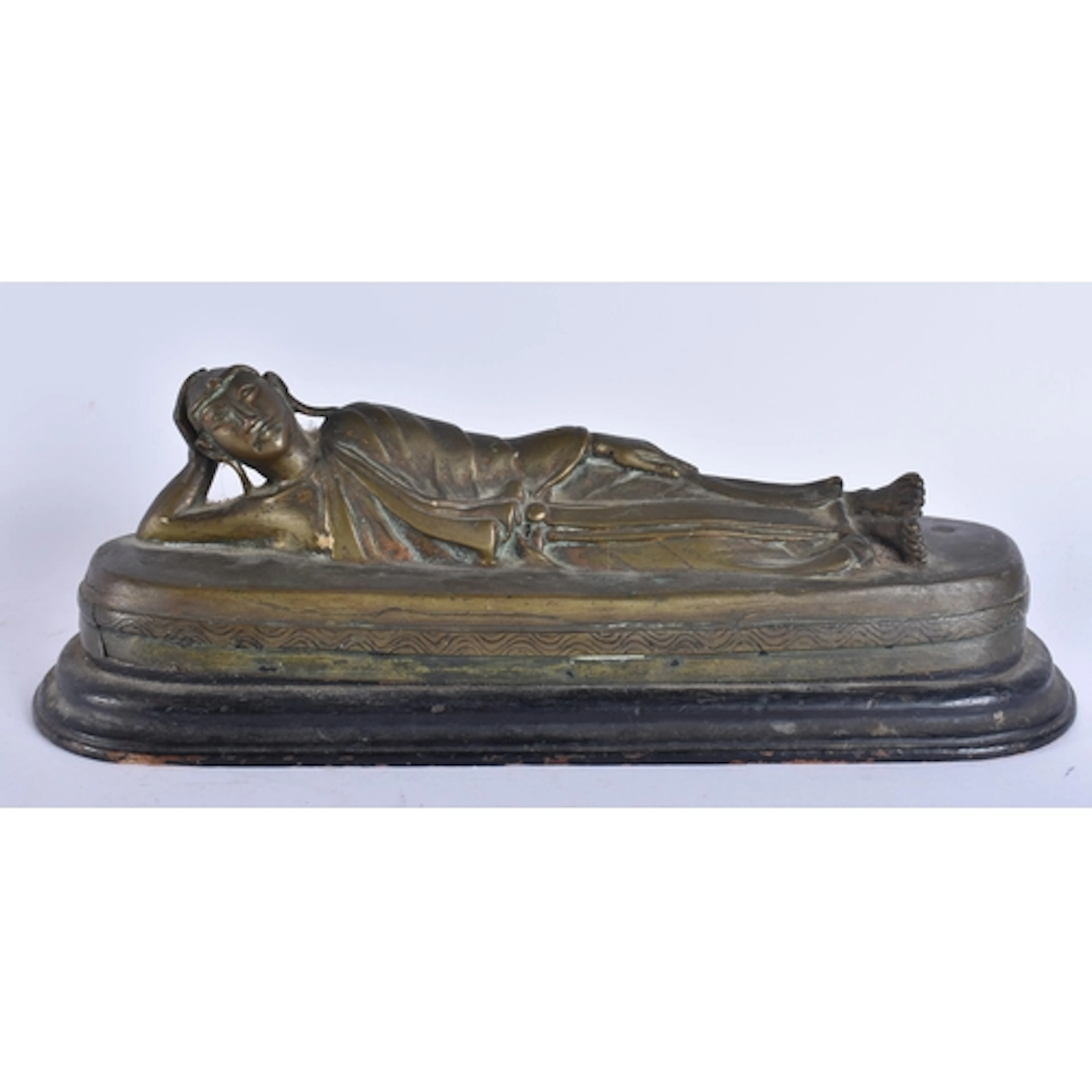 AN ANTIQUE SOUTH EAST ASIAN BRONZE BUDDHA. 28 cm wide.