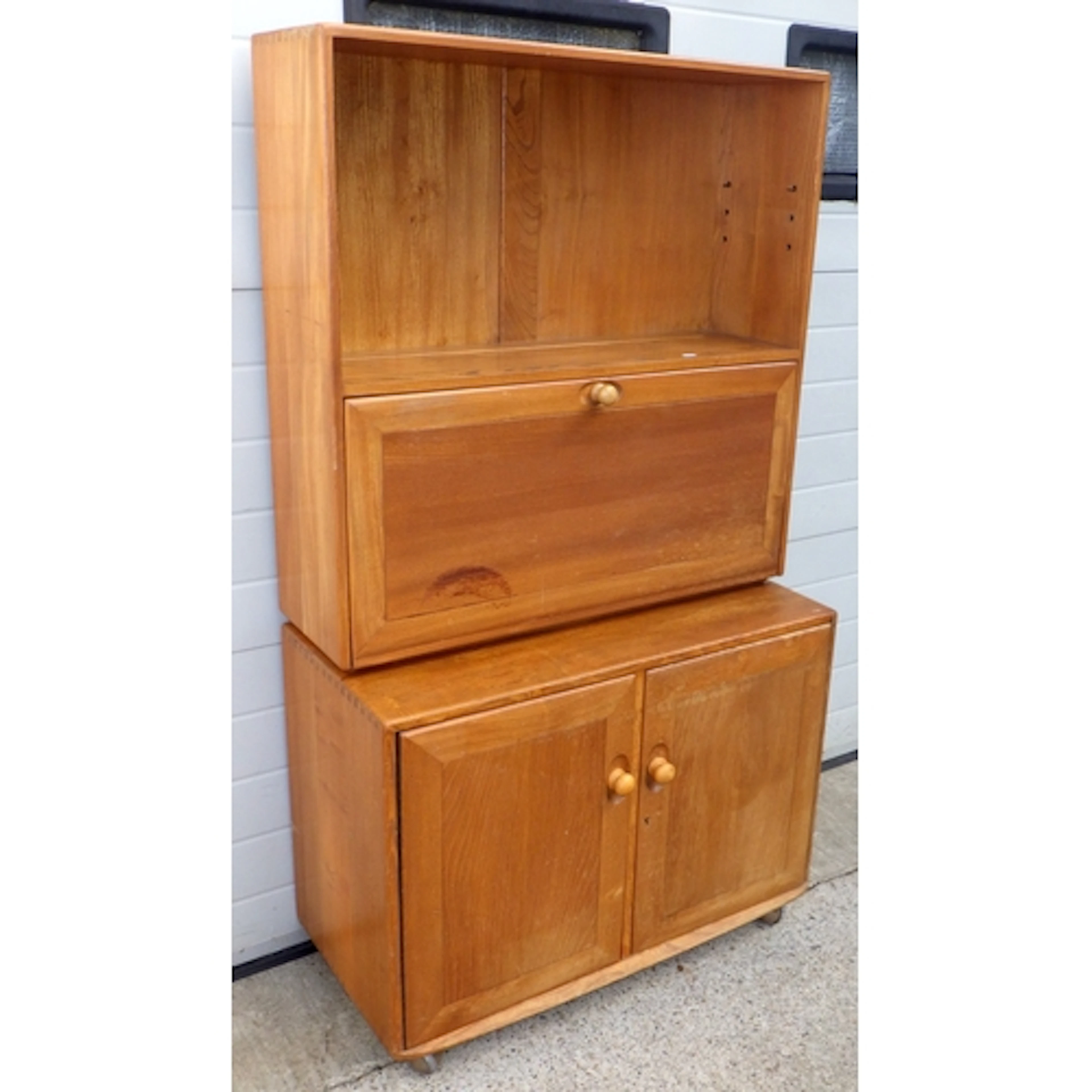 A blonde Ercol side unit, later handles, missing shelf, 92cm...