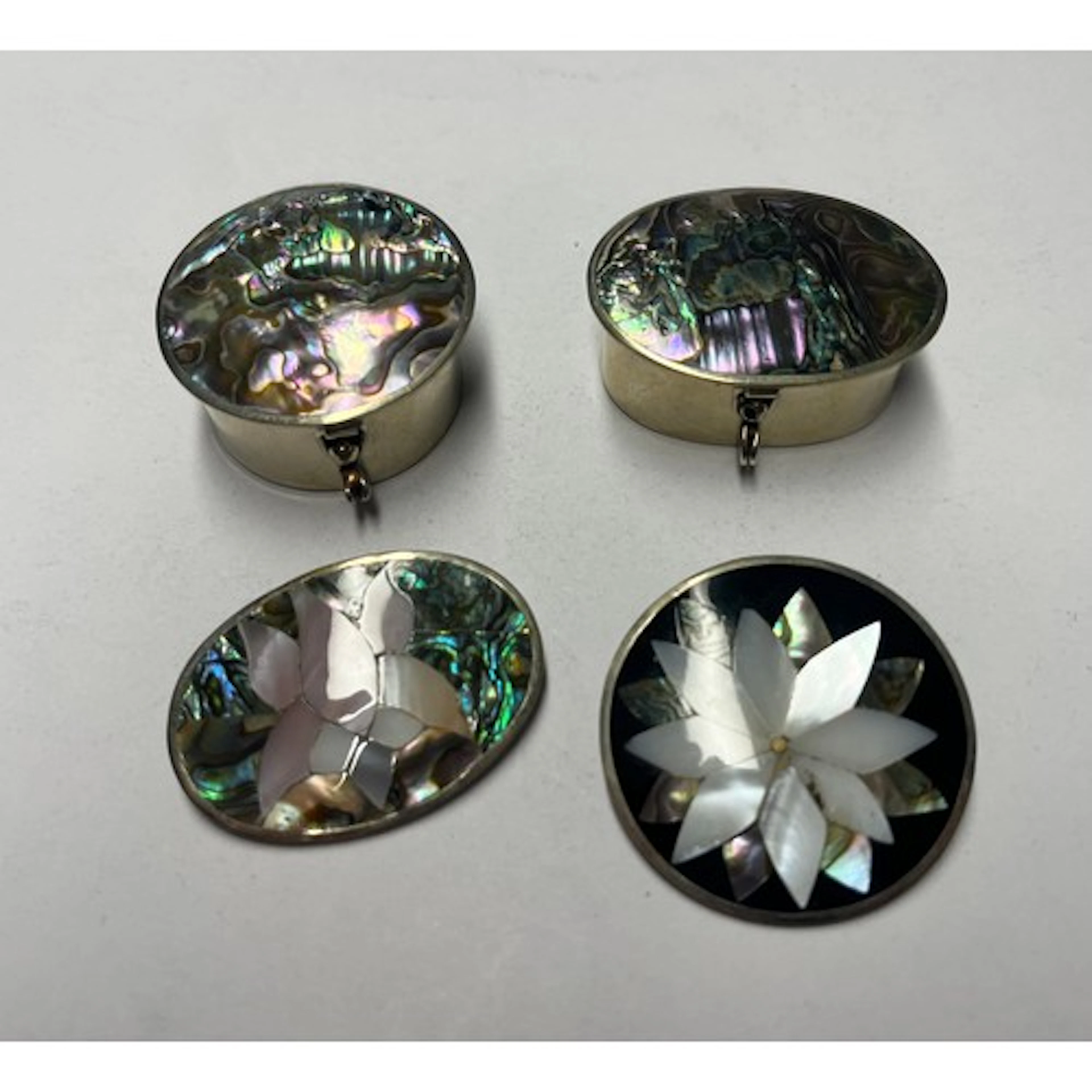 Two Mexican brooches, with two matching trinket boxes.