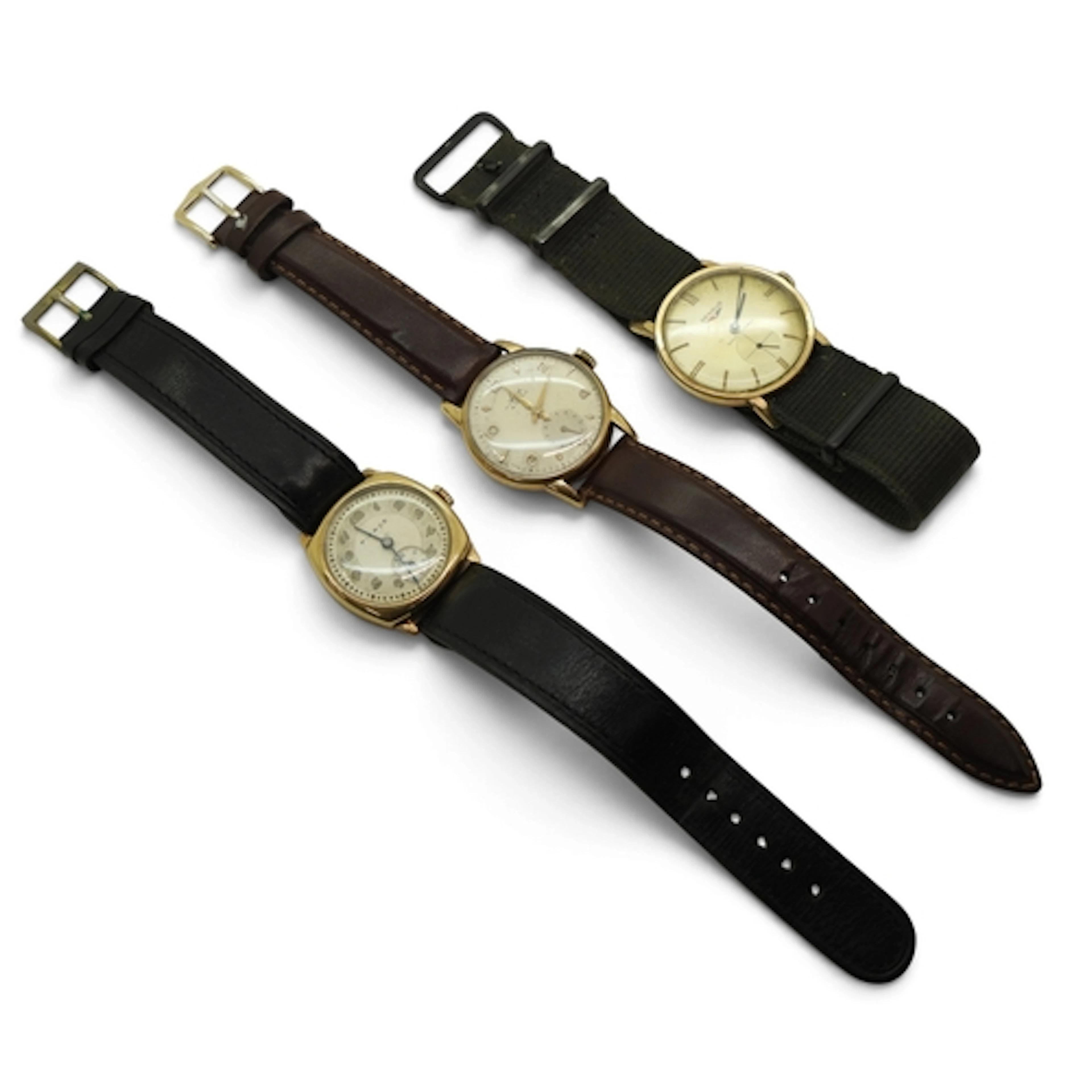 A 9ct gold Avia gents watch with brown leather strap, hallma...