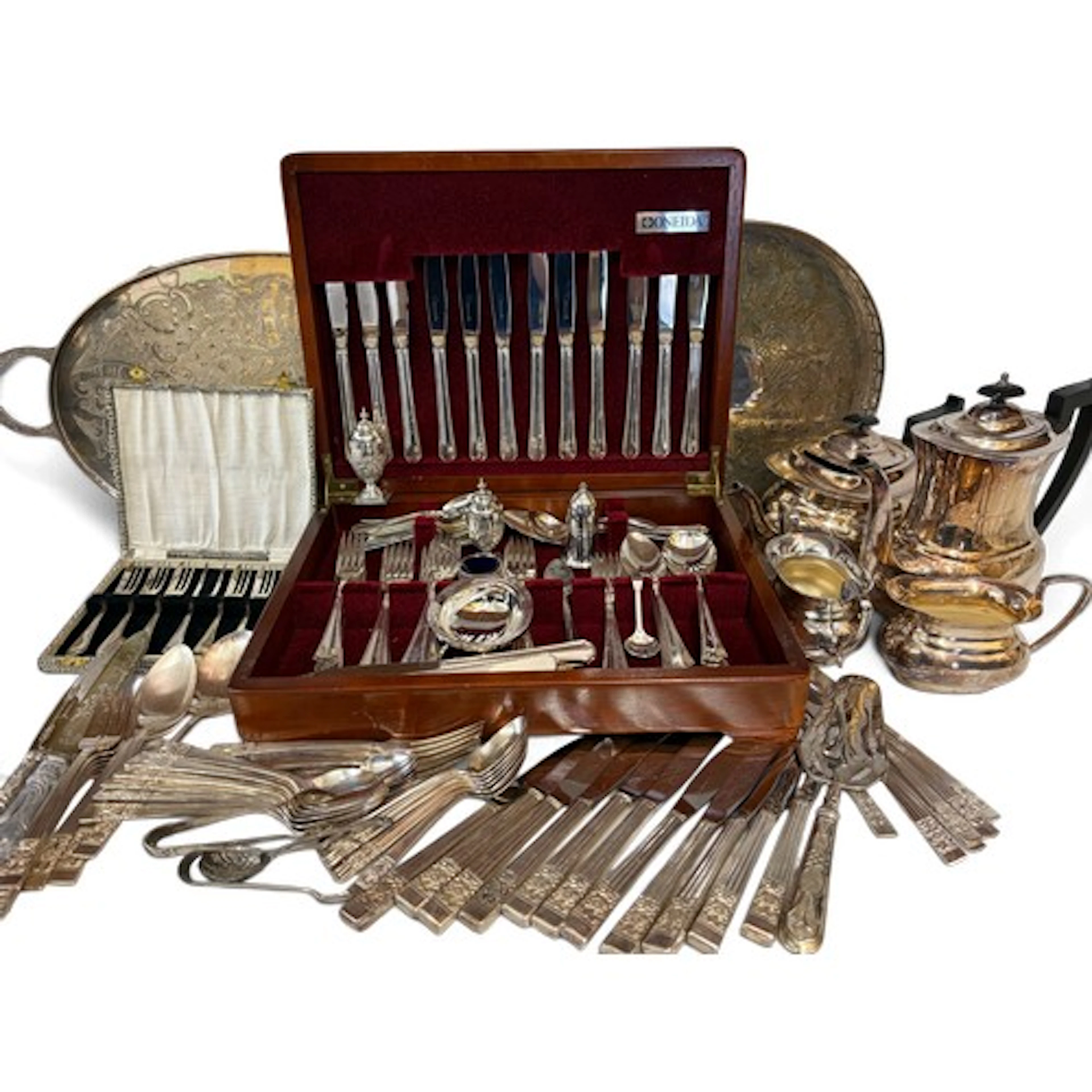 A quantity of silverplate to include a part Oneida canteen o...