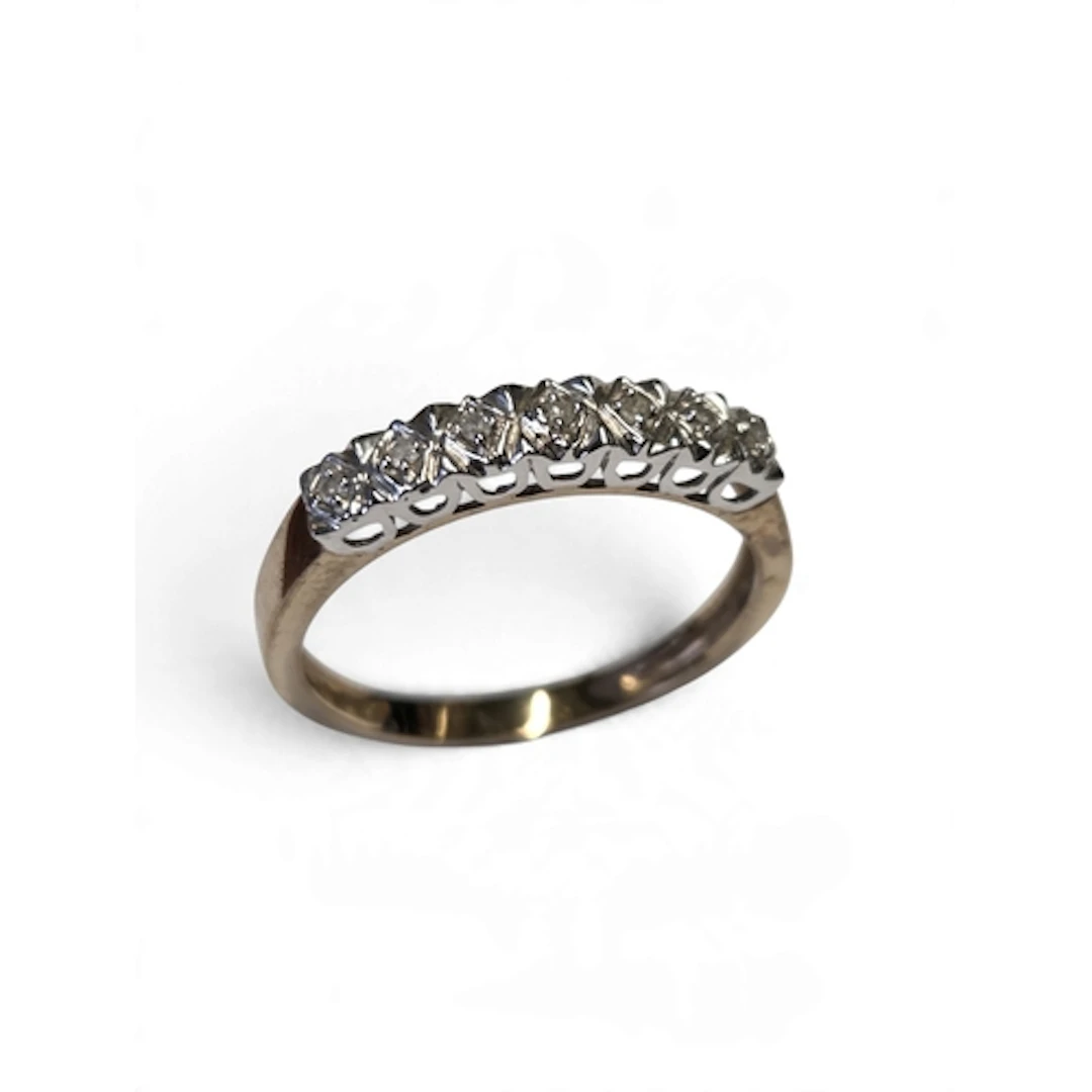 A good 9-carat gold seven-stone illusion-set diamond half et...
