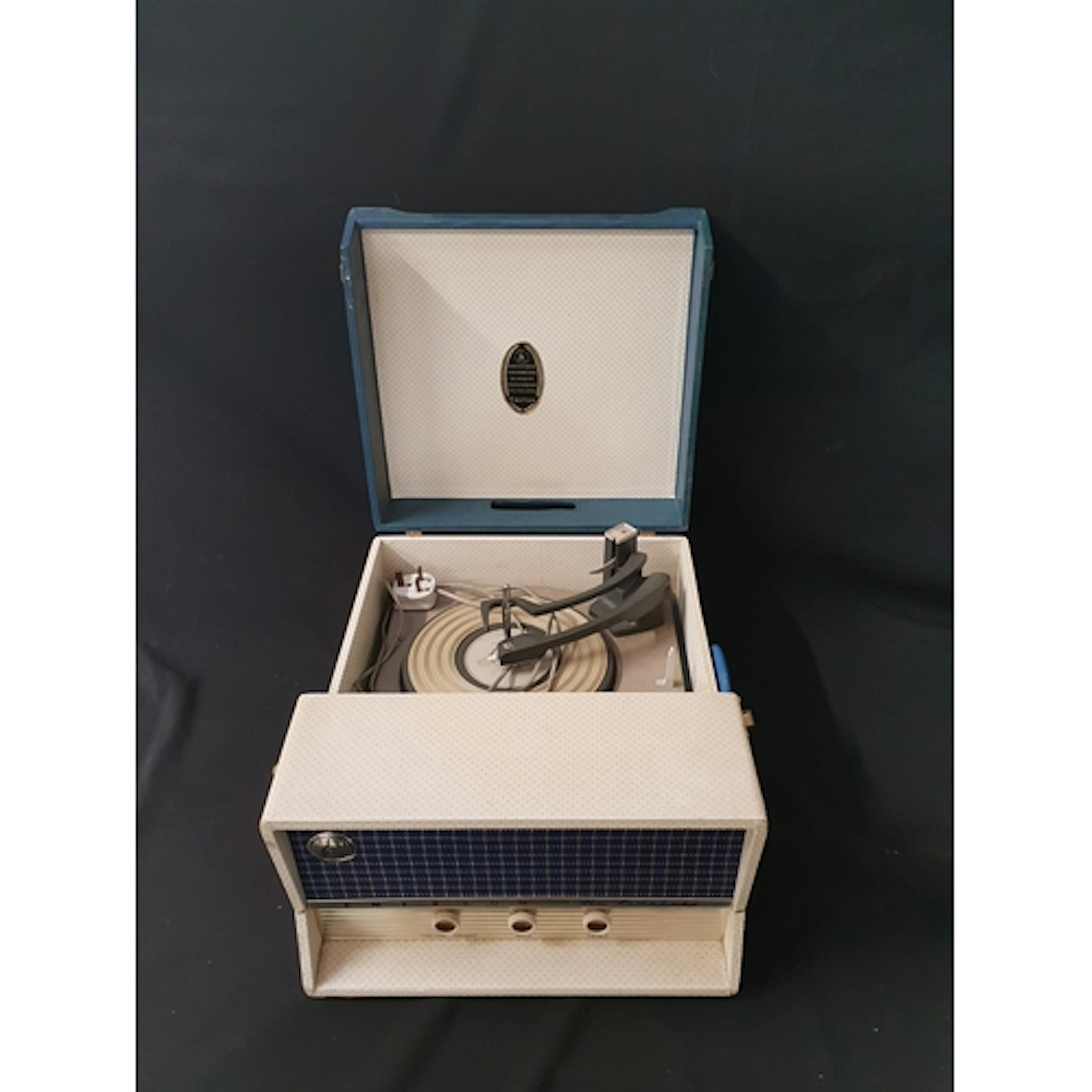 EMERSON HI-FIDELITY PORTABLE SUITCASE RECORD PLAYER AND LARG...