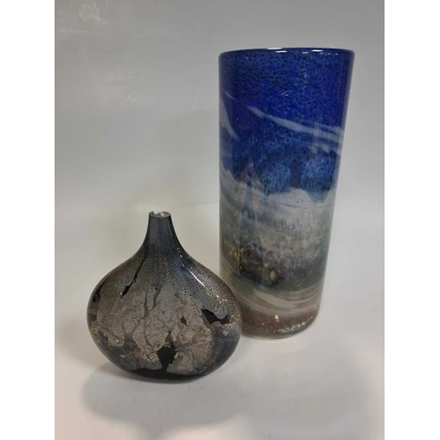 TWO PIECES OF VINTAGE ISLE OF WIGHT STUDIO GLASS BY MICHAEL ...