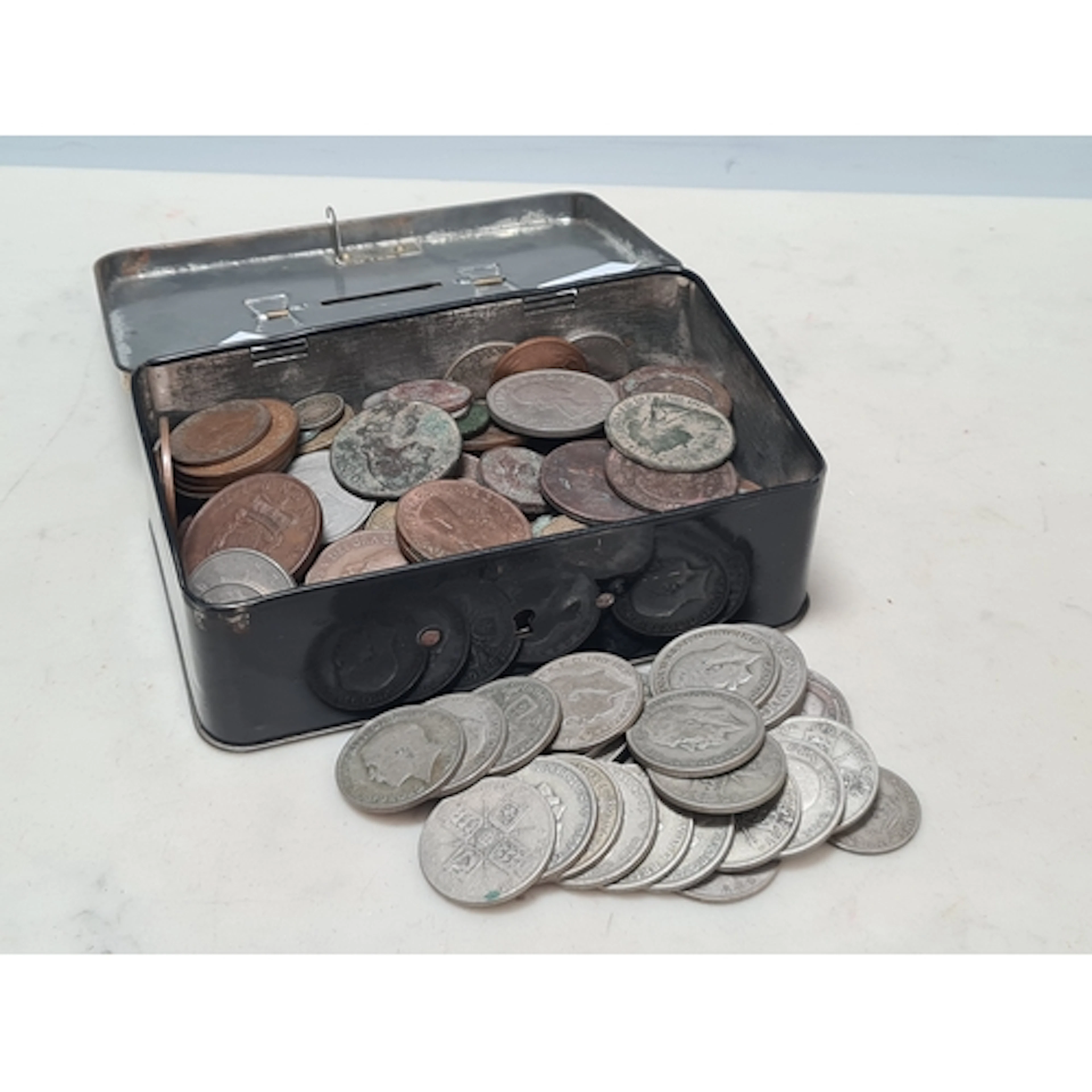 A small tin of British and World Coins, to include an Irelan...