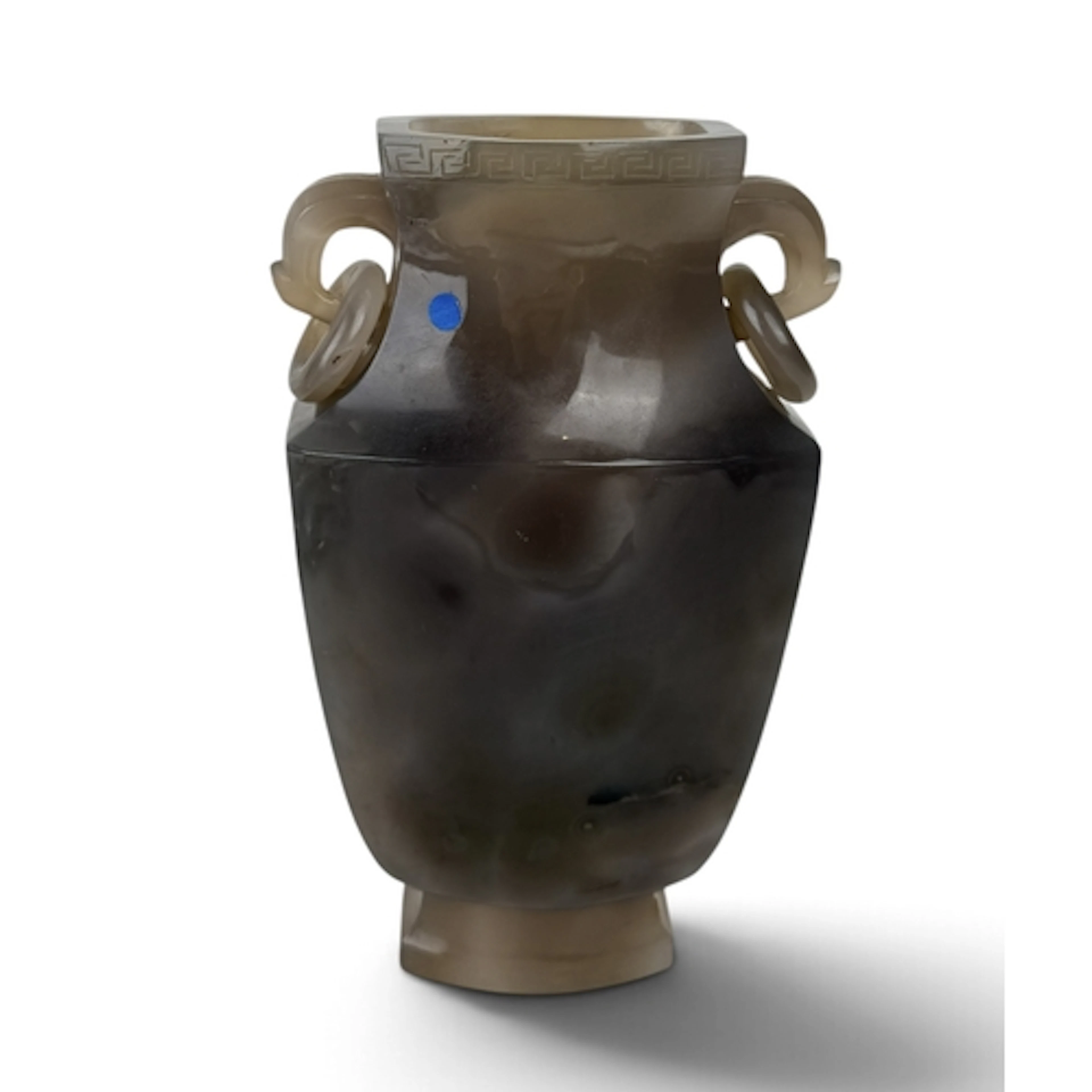 A CHINESE AGATE VASE 21cm x 11.5cm