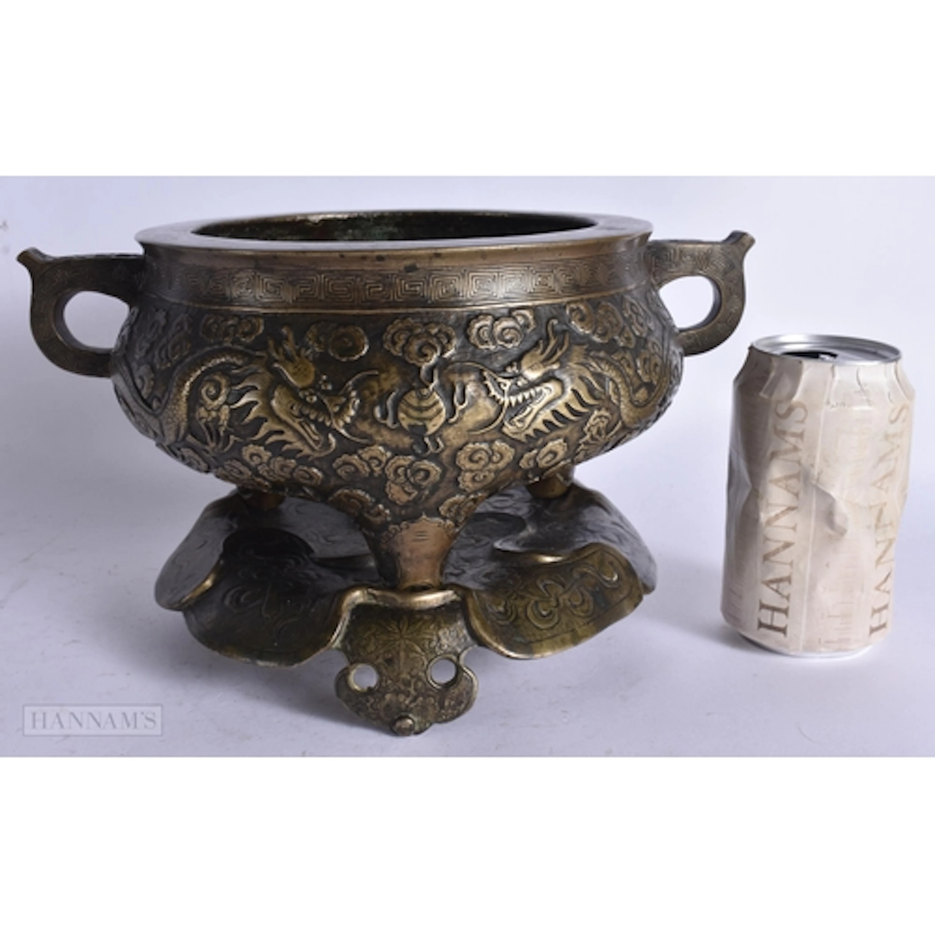 A FINE AND RARE 18TH CENTURY CHINESE TWIN HANDLED BRONZE CEN...