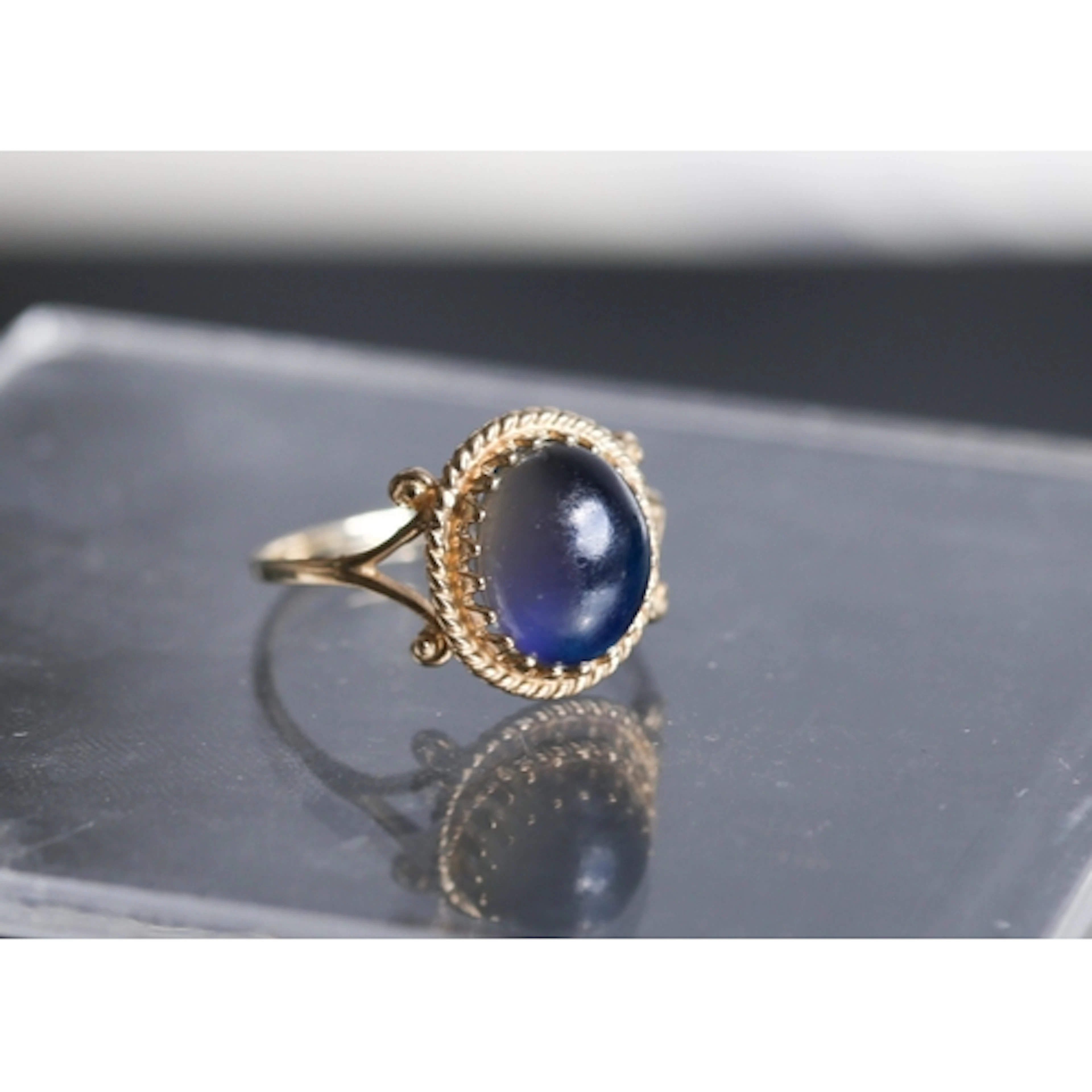 Finely Detailed Cabochon Cut Mood Ring Mounted in 9 Carat Ye...
