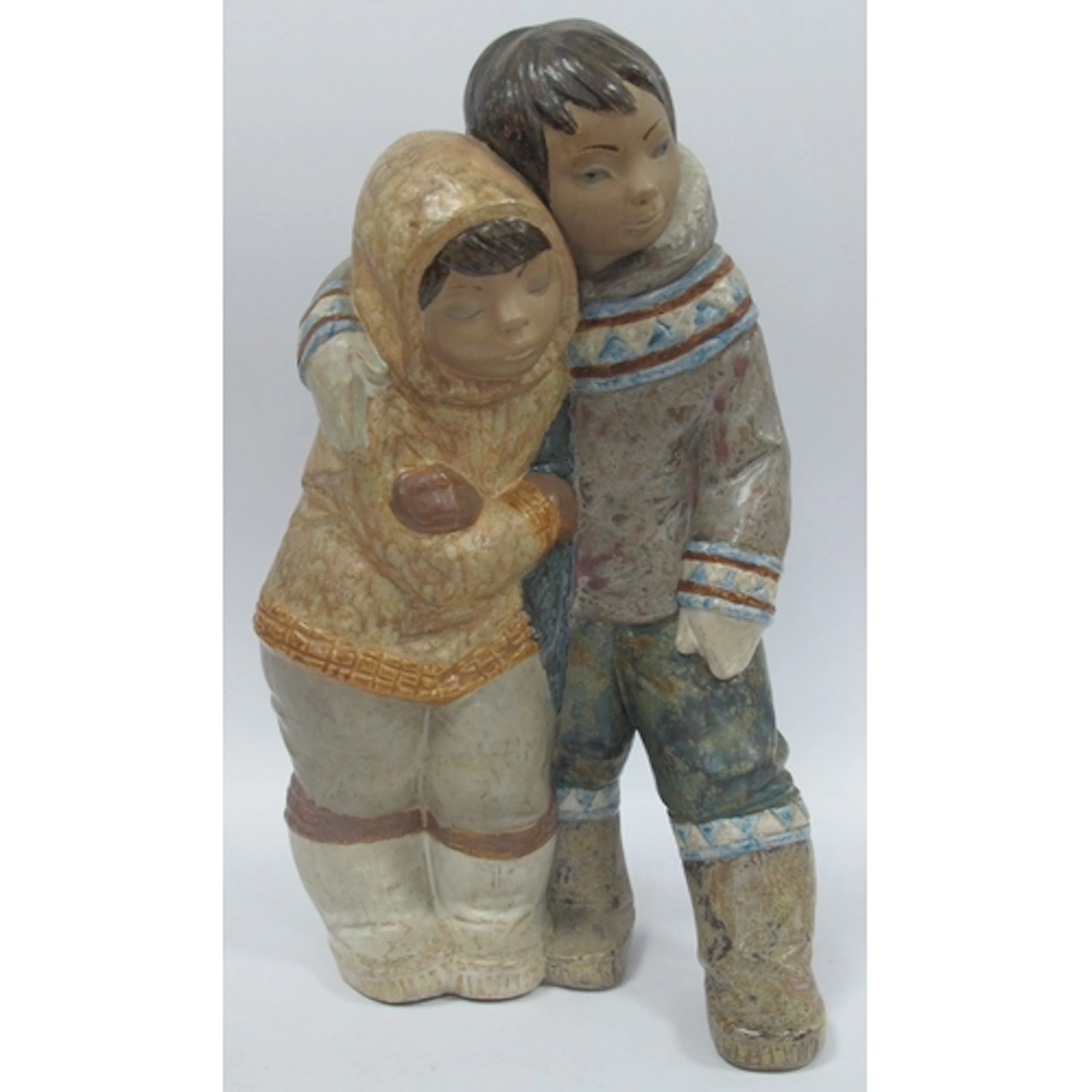 Lladro Porcelain Figurine #2038 "Couple from the Arctic" (19...