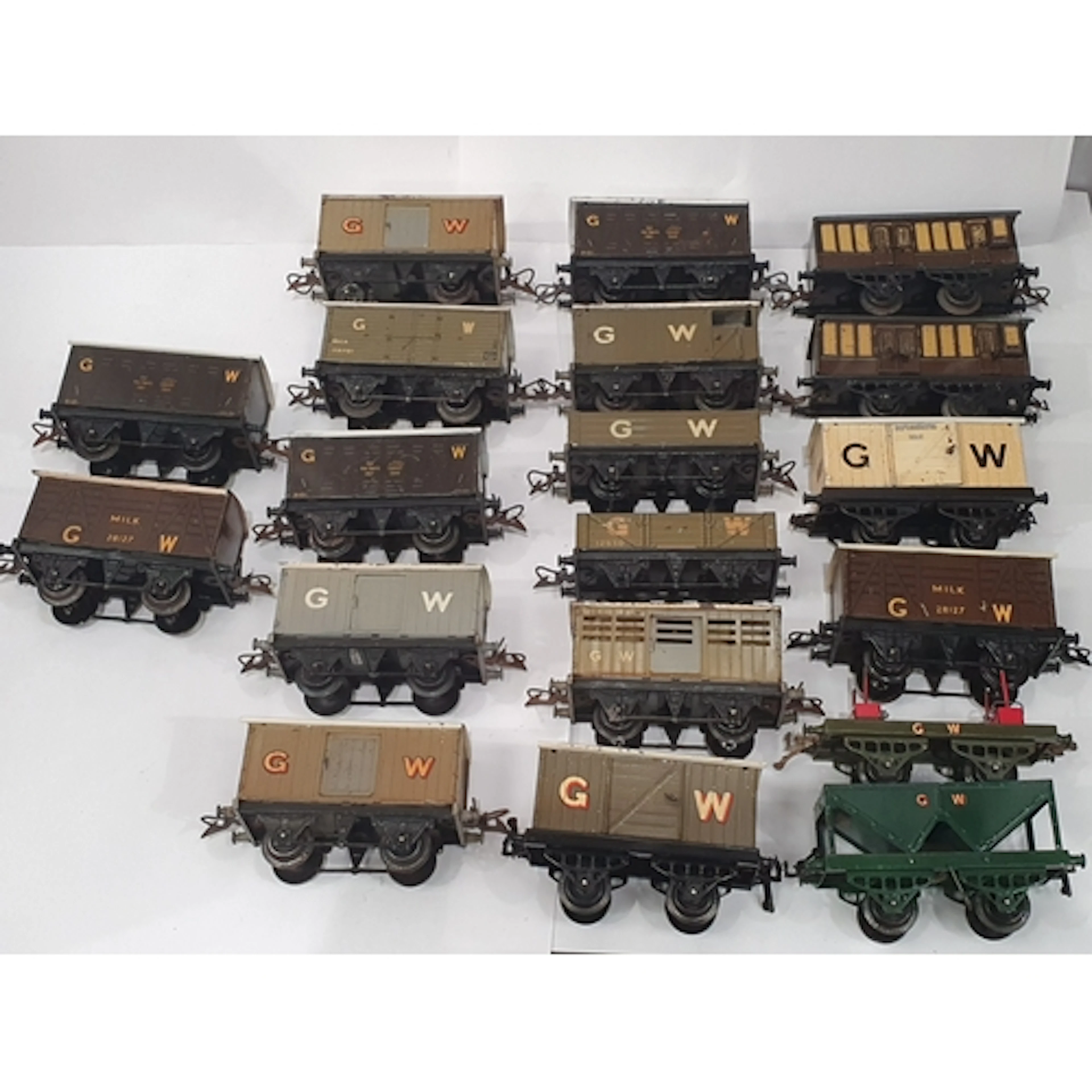 19x unboxed Hornby 0 gauge No.1 GWR Wagons and Coaches inclu...