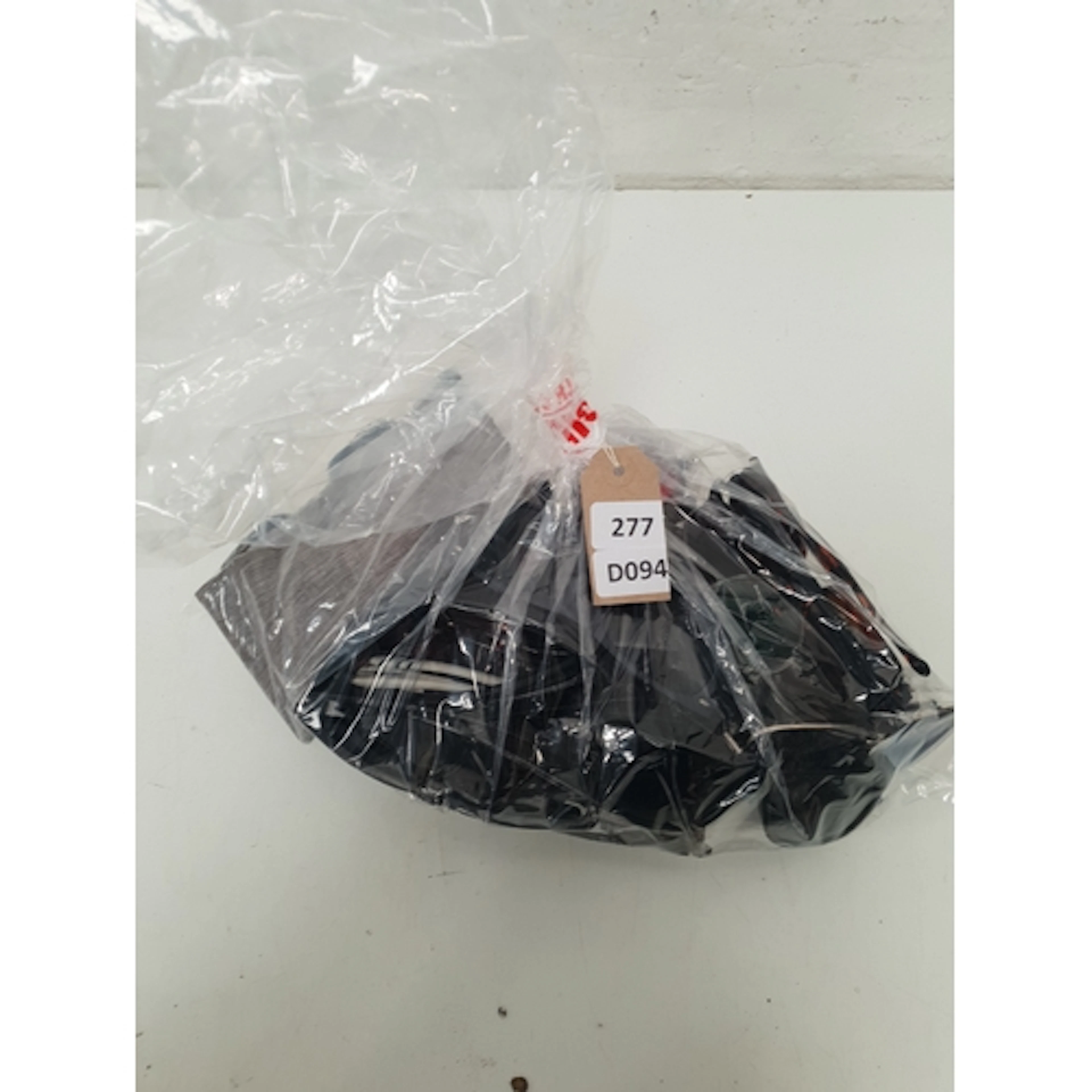ONE BAG OF SUNGLASSES WITH CASES note: some may contain pres...