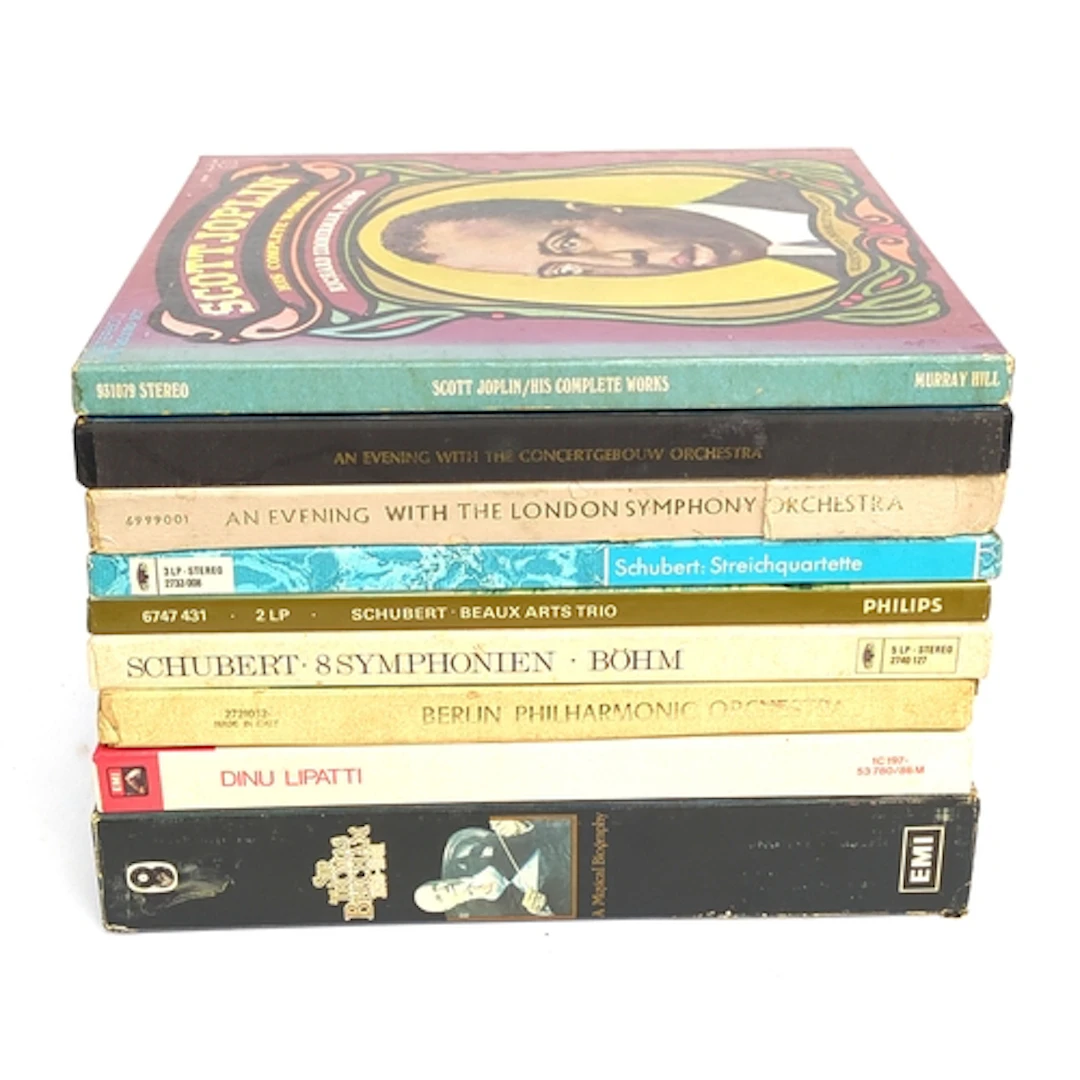 VINYL LPS, CLASSICAL VARIOUS. A mix of boxed sets. The Vendo...