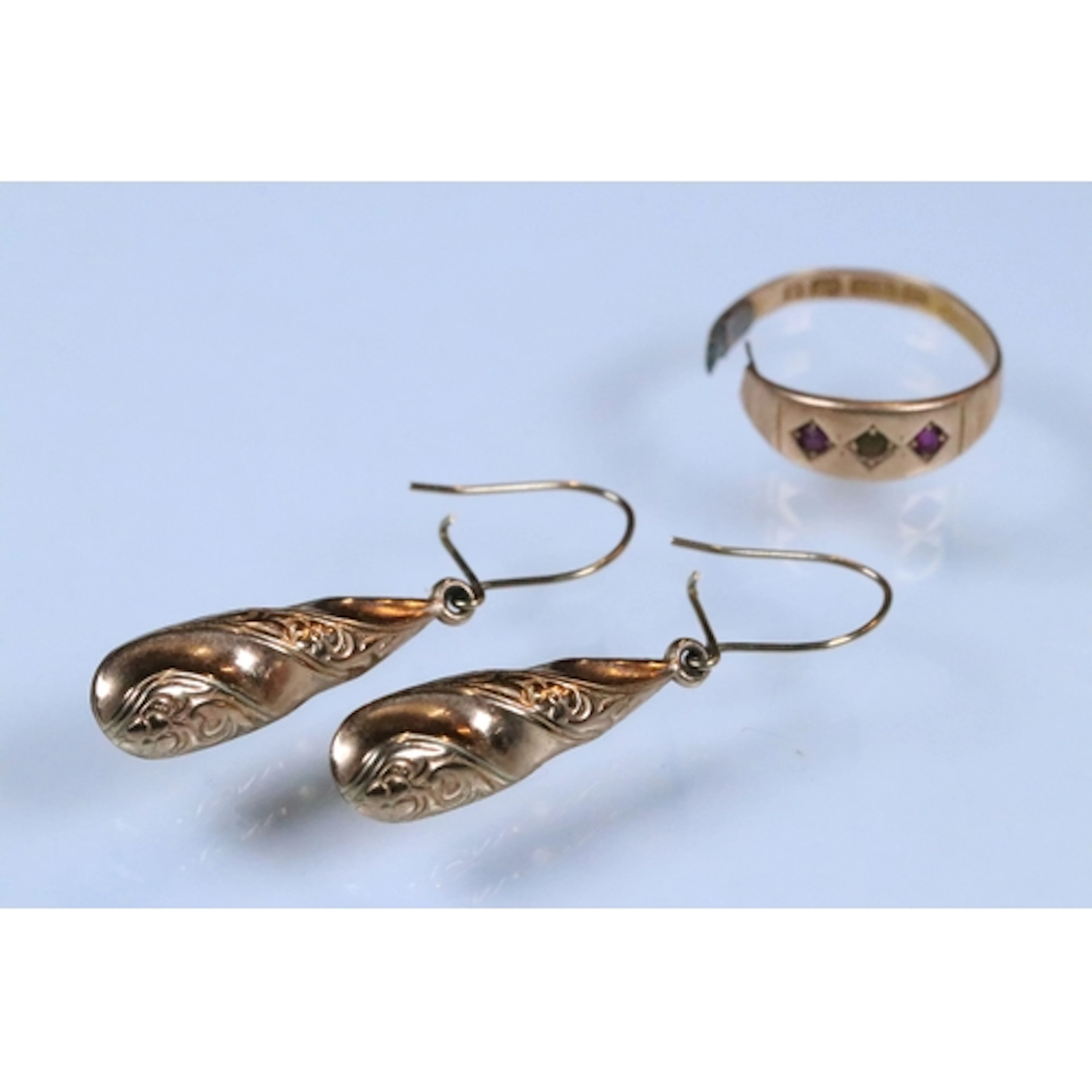 15ct gold ring set with two small rubies (af shank broken, h...