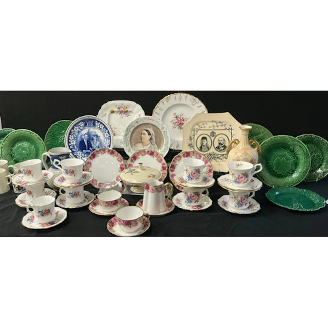 Ceramics - a Royal Crown Derby cabinet plate in ‘vine’ patte...