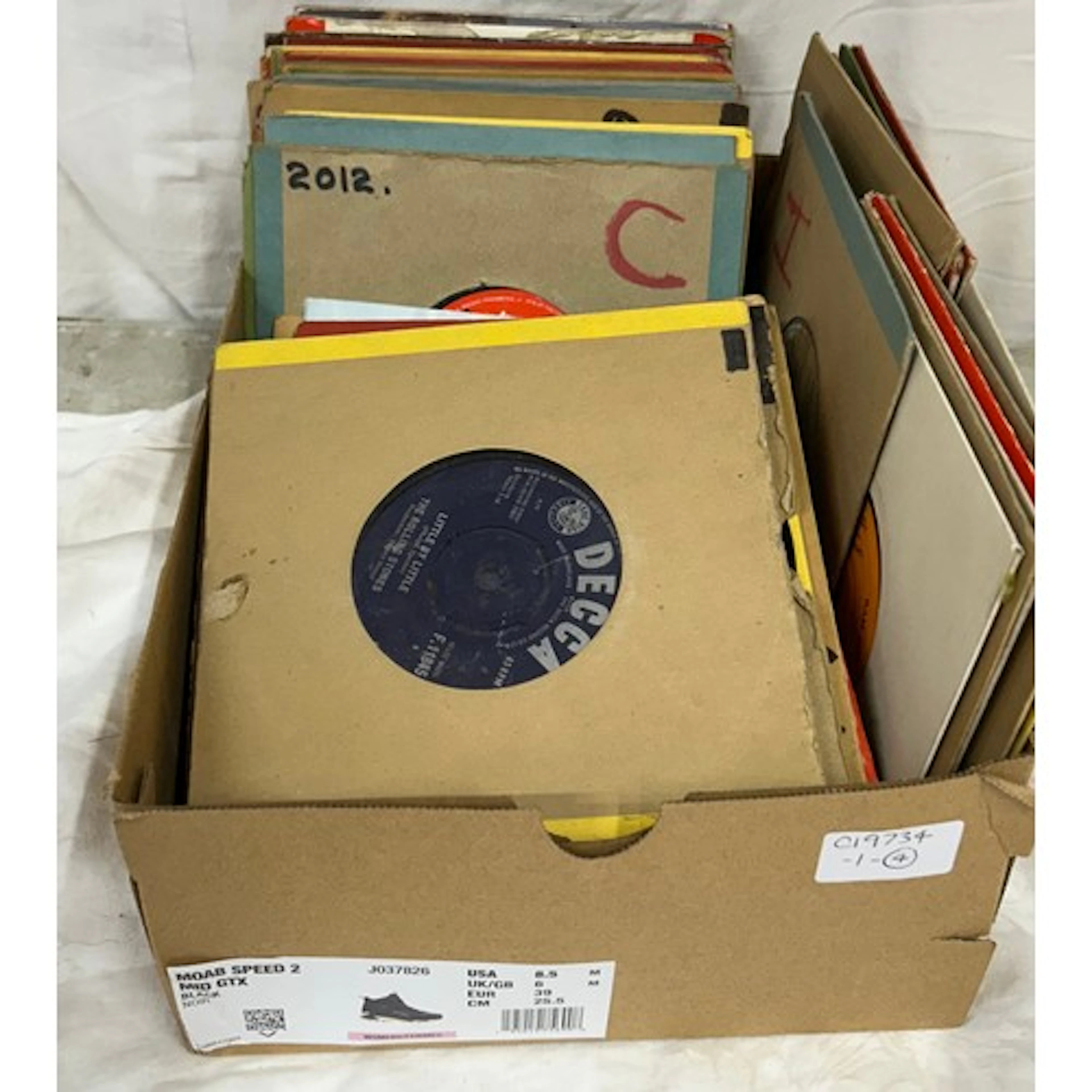 A collection of approx. 100 x 7" singles to include rock, po...