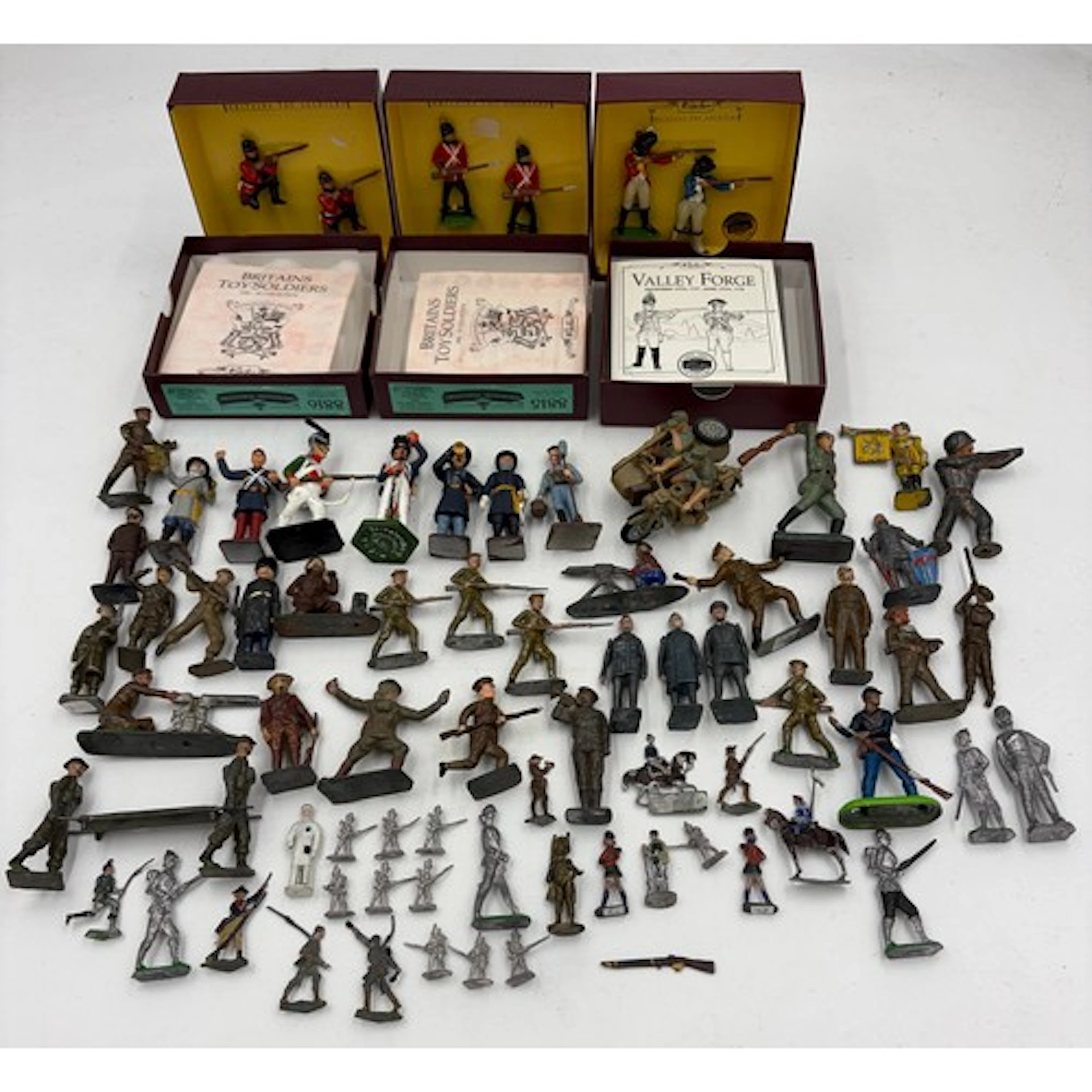 A collection of Britains lead figures to include WW1 & WW2, ...