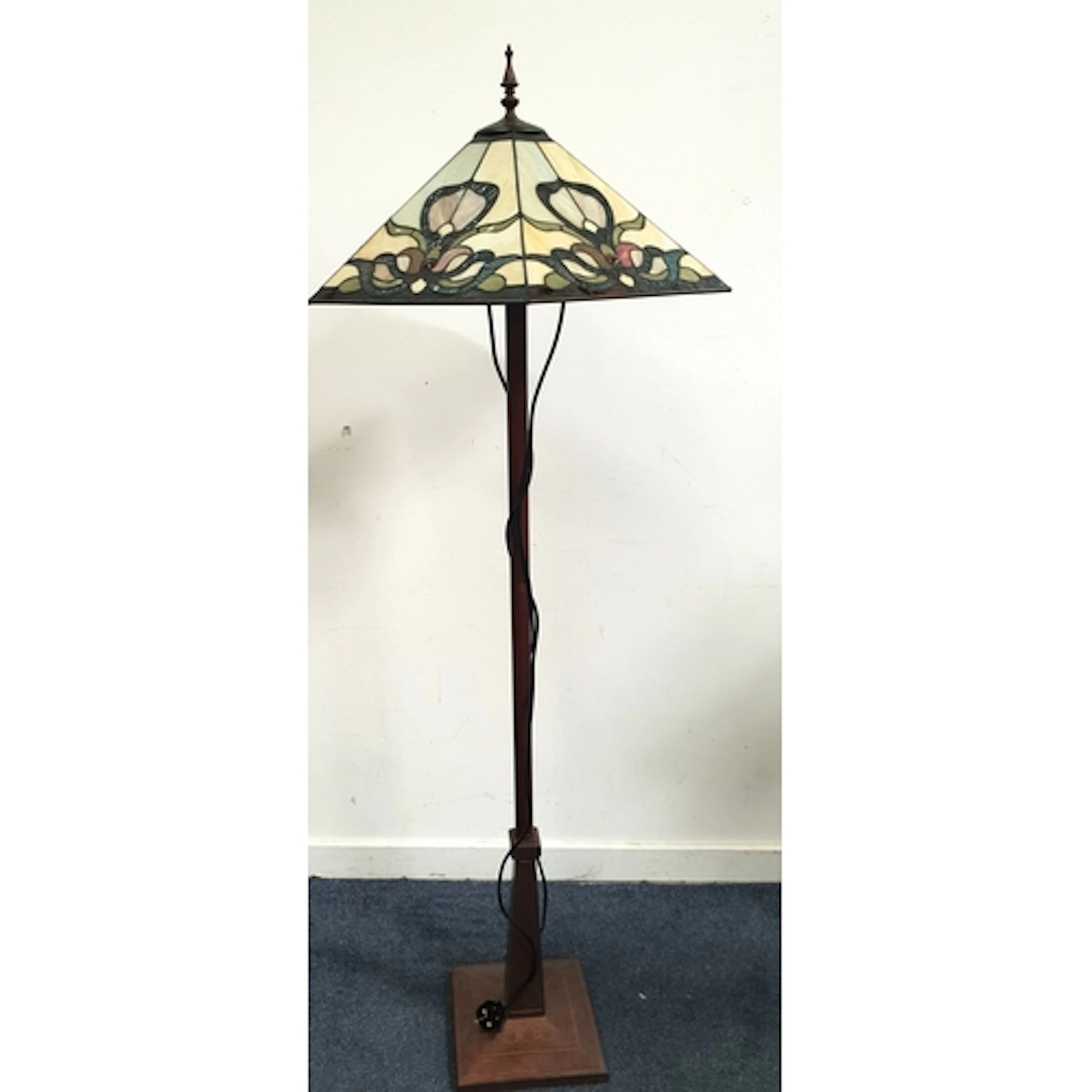 TIFFANY STYLE FLOOR LAMP the hexagonal shade of stained glas...