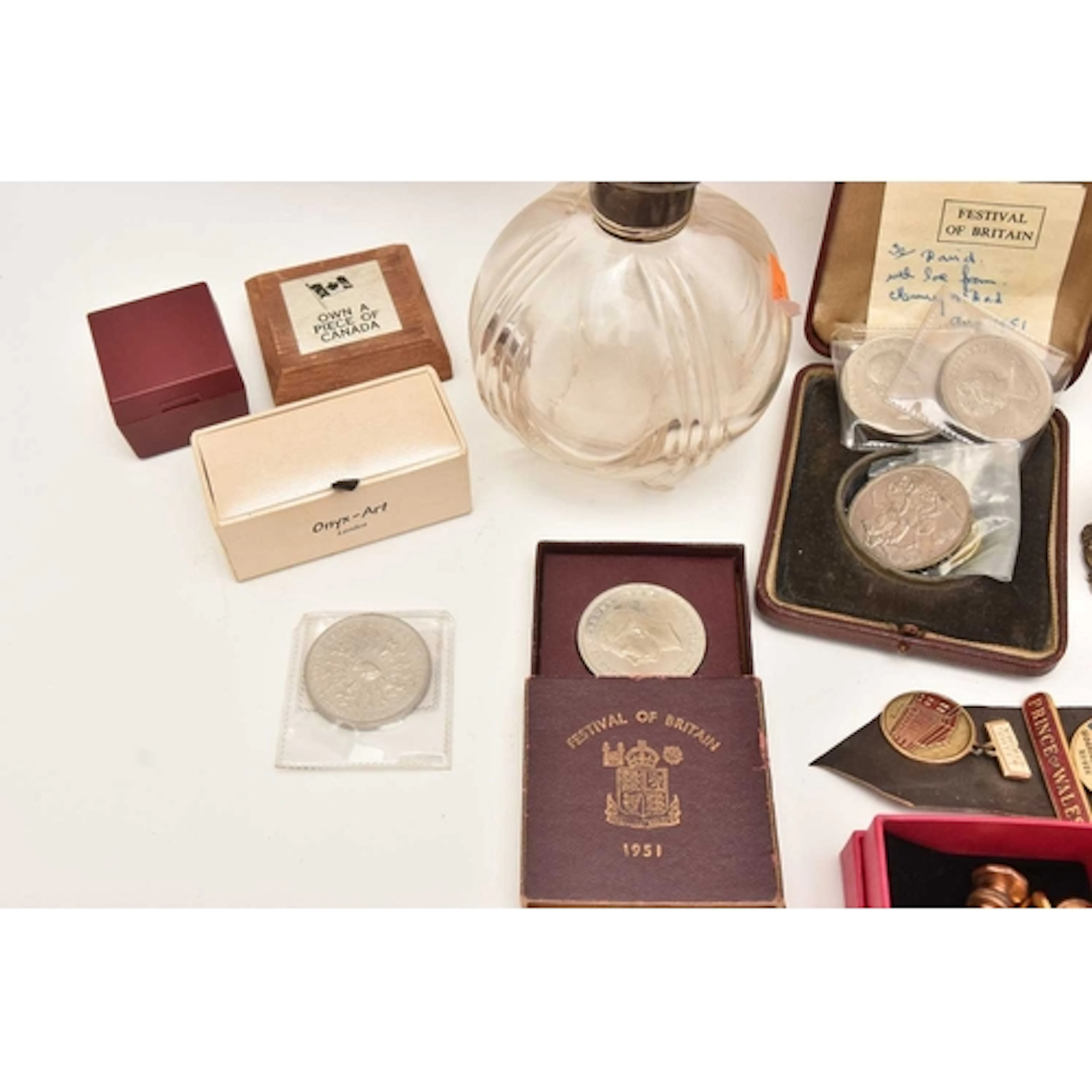 A BOX OF ASSORTED ITEMS, to include two silver napkin rings,...
