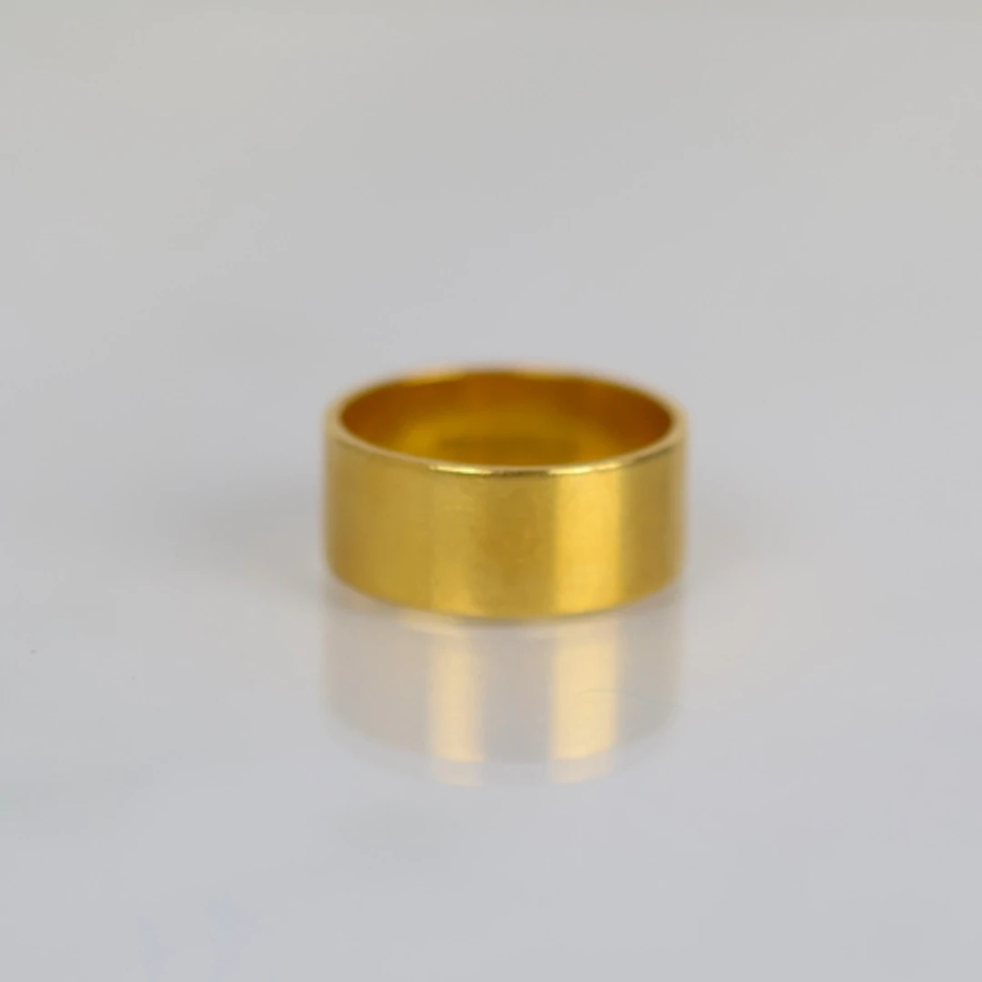 A late 20th century 18ct yellow gold wedding band, hallmarke...