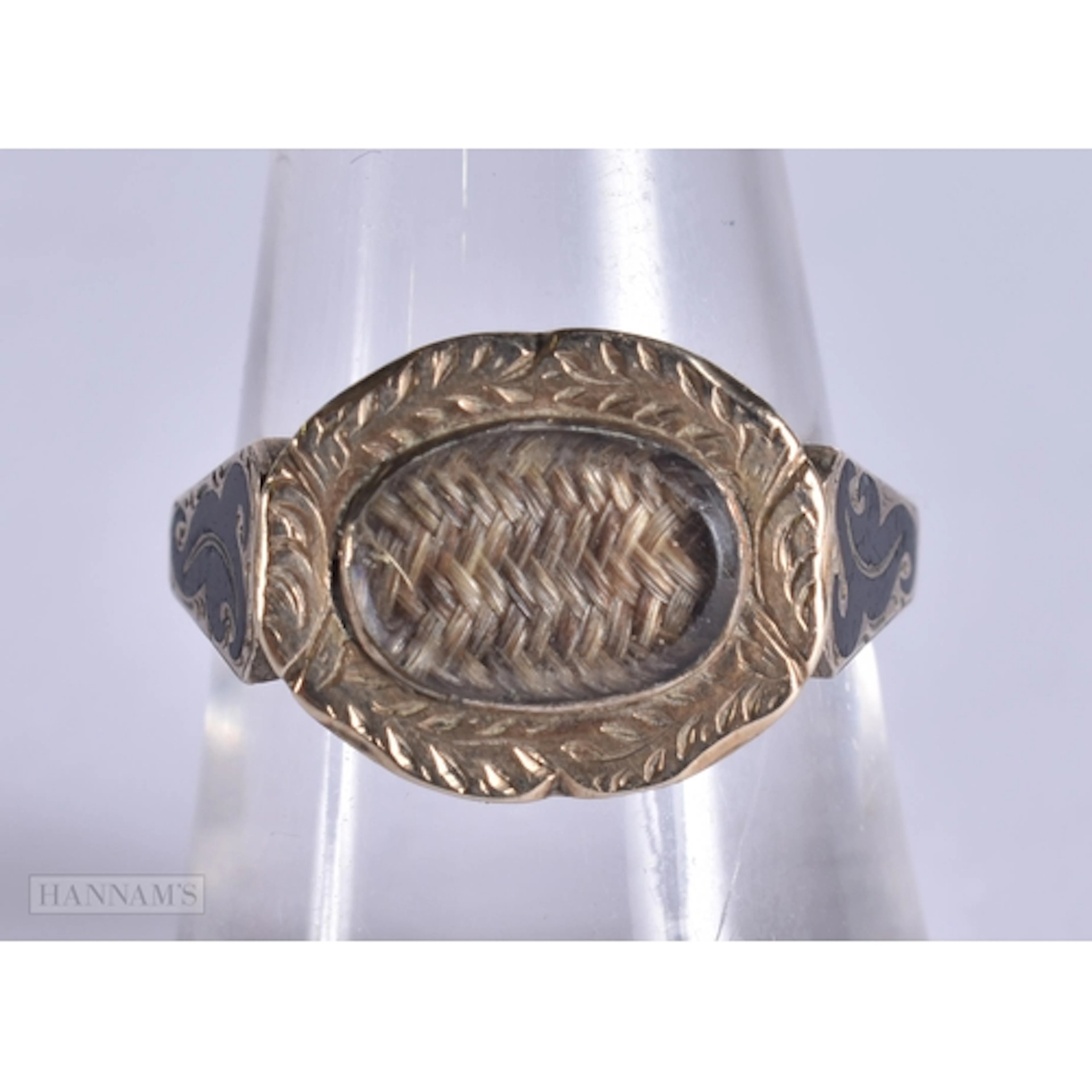 A George III YELLOW METAL MOURNING RING. 2.4 grams. O.