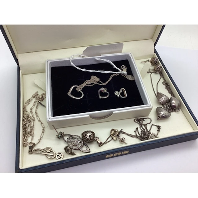 Dainty Next 925 Heart Pendant on Chain, further heart design...