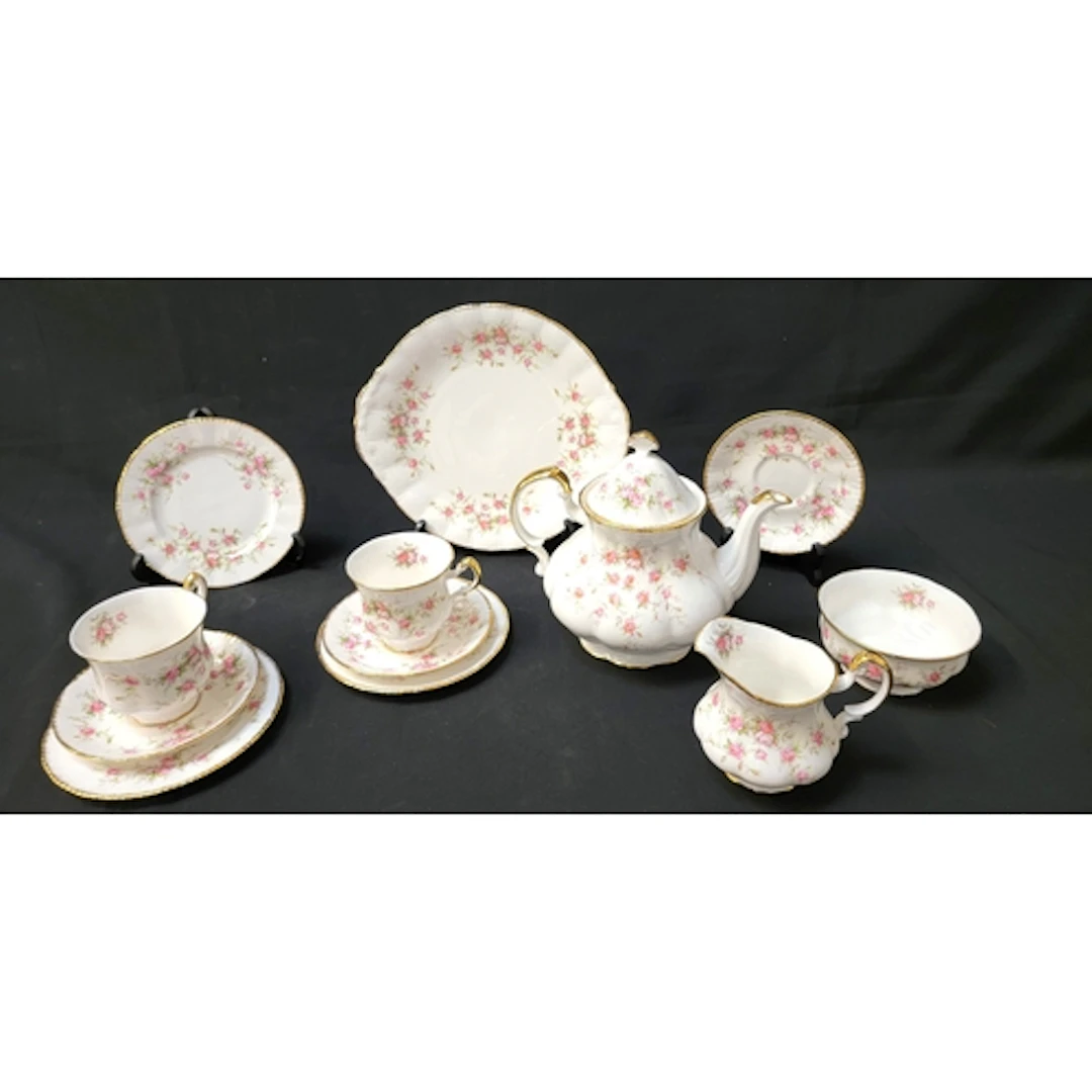PARAGON VICTORIANA ROSE PATTERN TEA SET comprising tea pot, ...