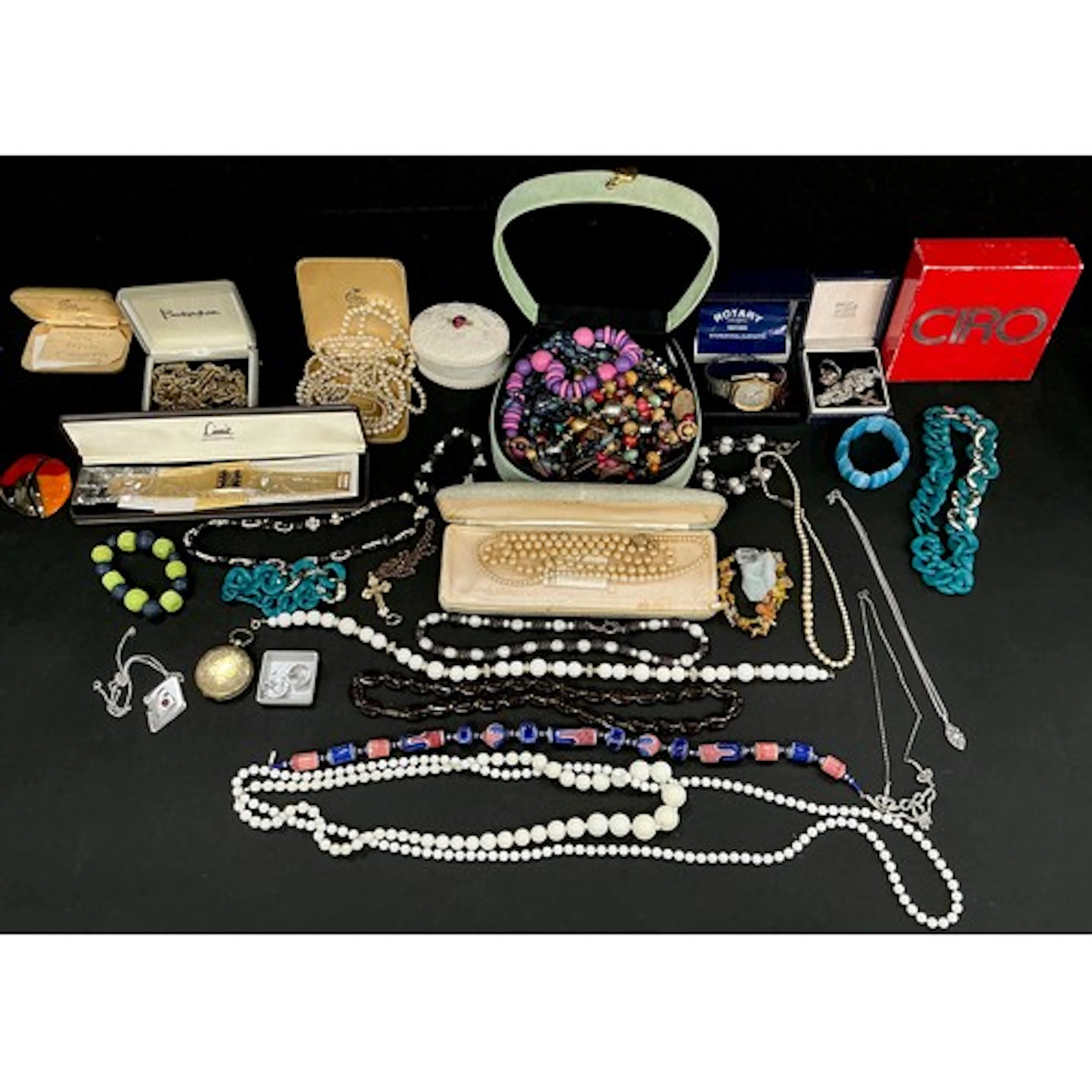 Jewellery - assorted beads, dress rings, earrings, necklaces...