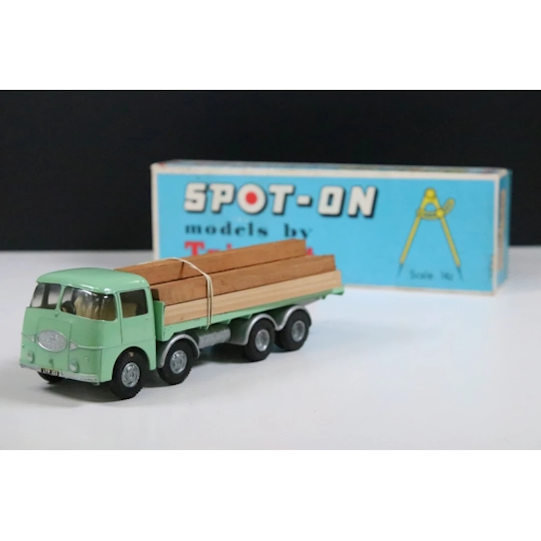 Boxed Triang Spot On 109 / 2 ERF 68G with flat float in pale...