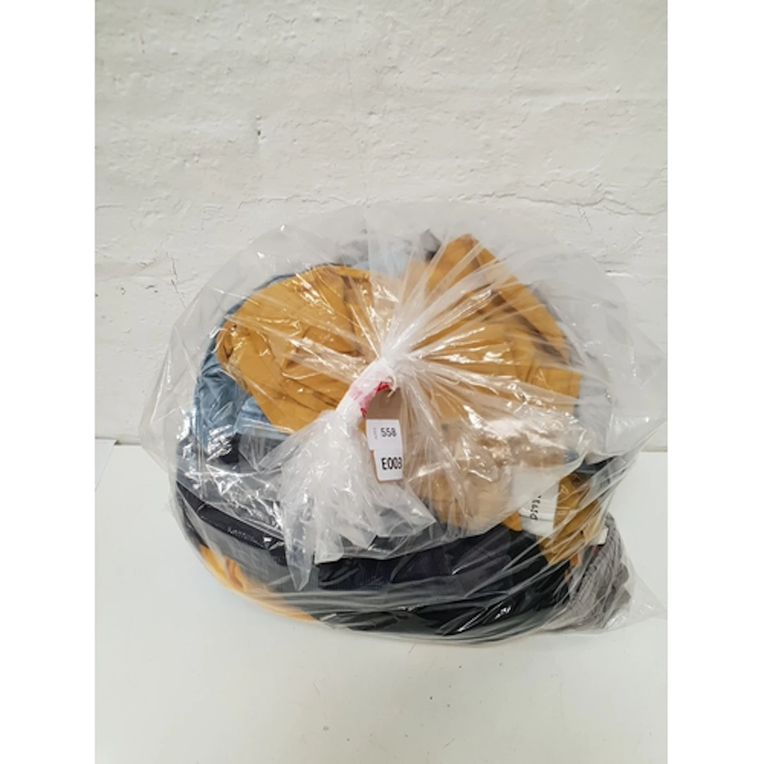ONE BAG OF SPORTSWEAR including Lyle & Scott