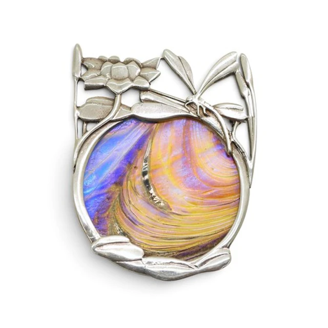 A PAT CHENEY BROOCH made in silver depicting a dragonfly and...