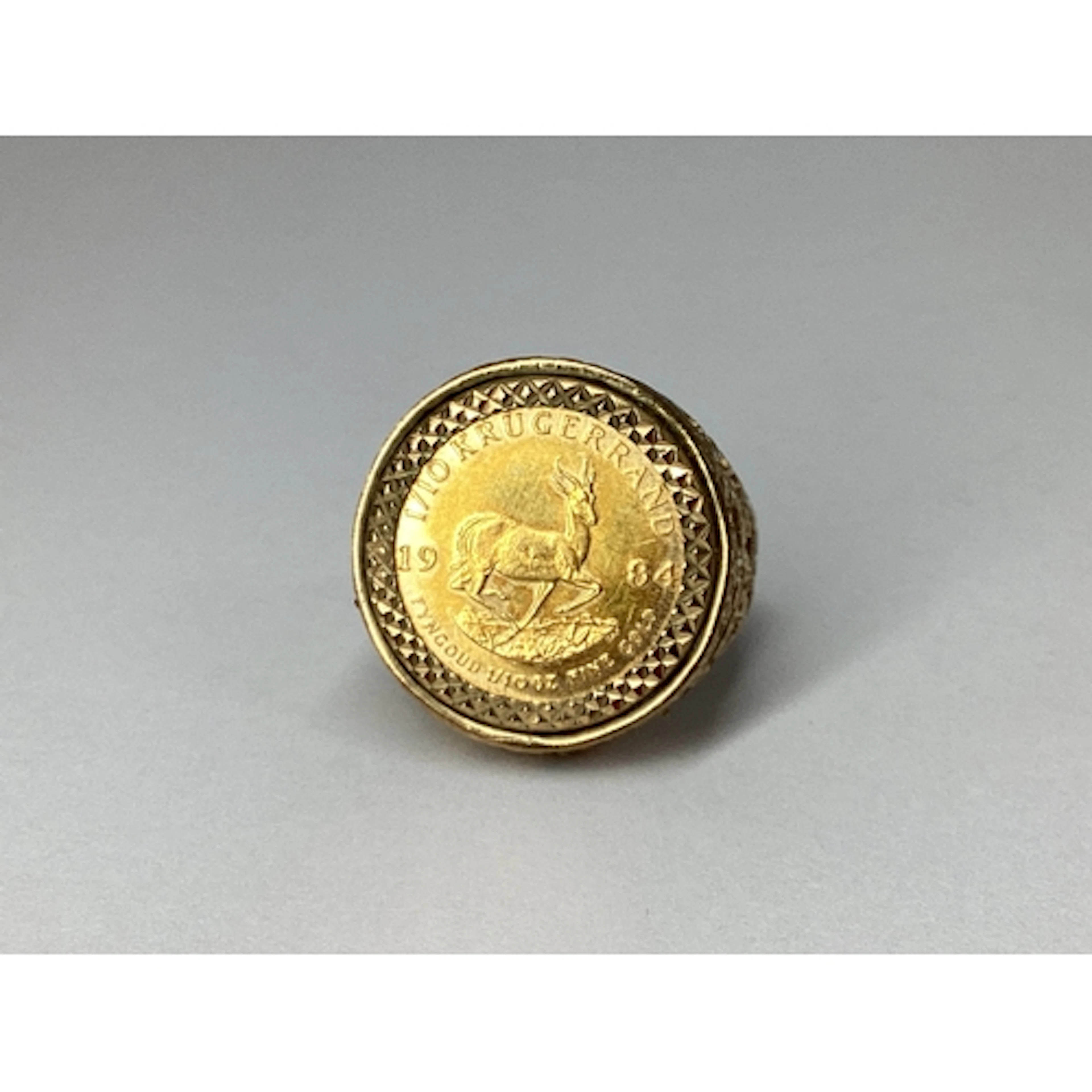 A 1/10 Krugerrand Ring, 1982, loose set(?), within 9ct gold ...