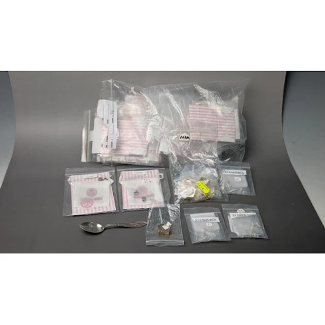 Assorted silver jewellery and a Chateau Frontenac Quebec sou...