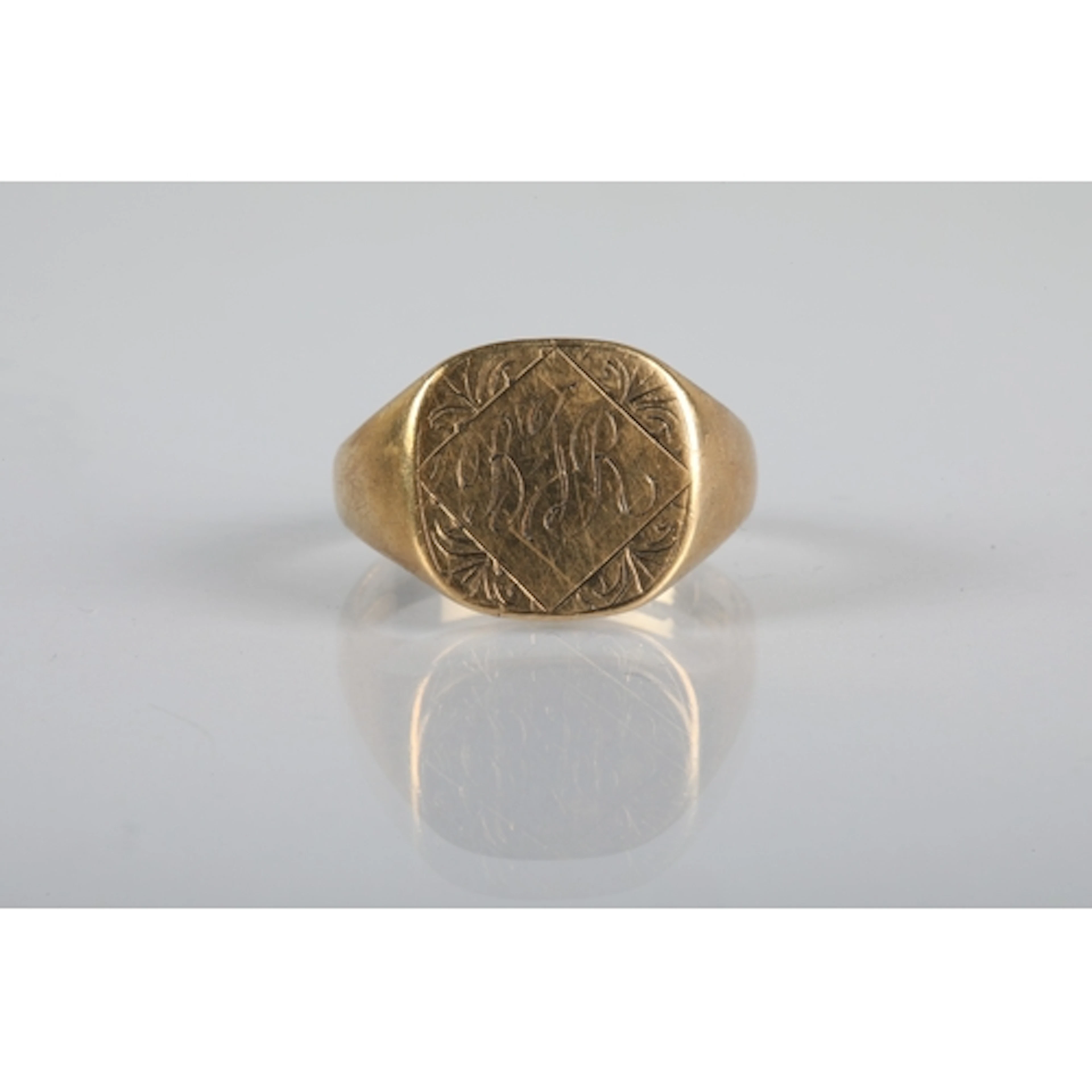 9ct gold signet ring, ring size Q, gross weight 5g.