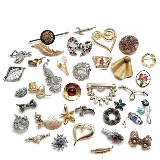 34 x mostly costume brooches inc Art Deco dress clip, design...
