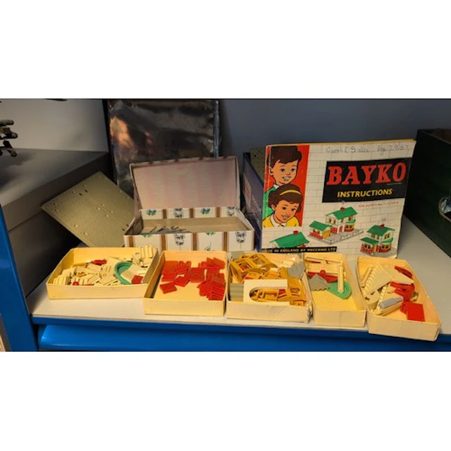 Meccano Ltd Bayko architectural construction set, comprising...