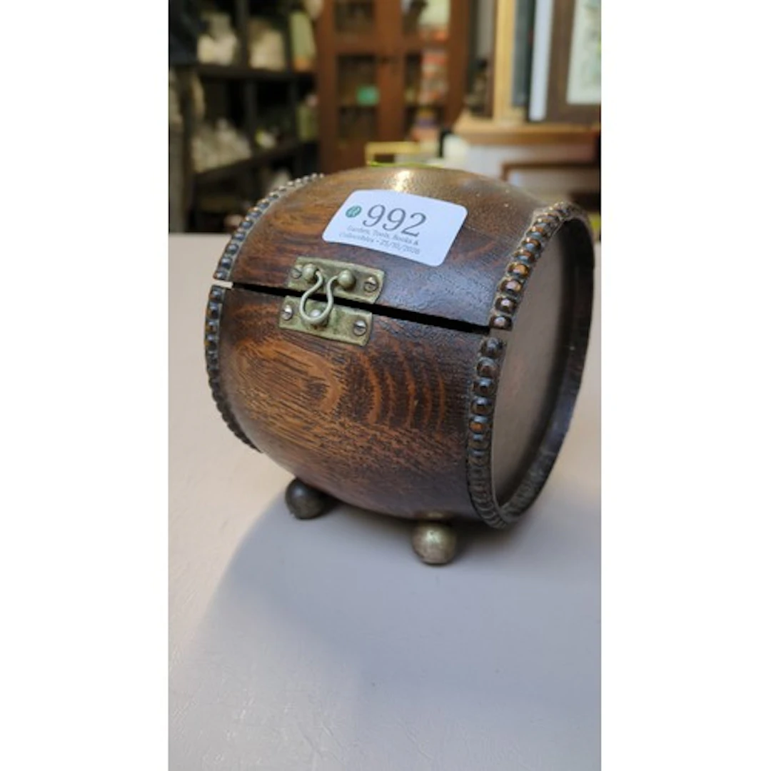 Barrel-form wooden trinket box with hinged curved lid, beade...