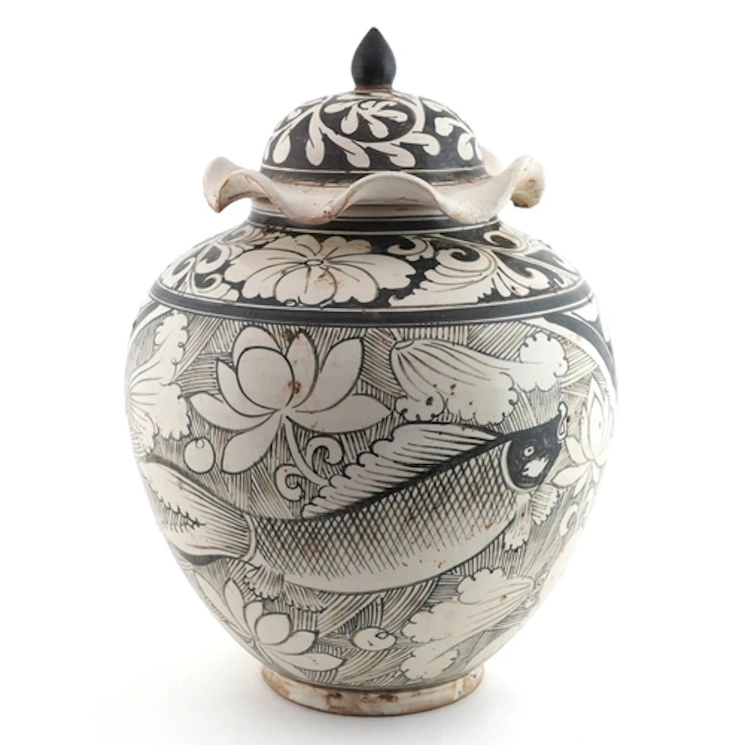Chinese porcelain Cizhau style fish jar and cover hand paint...