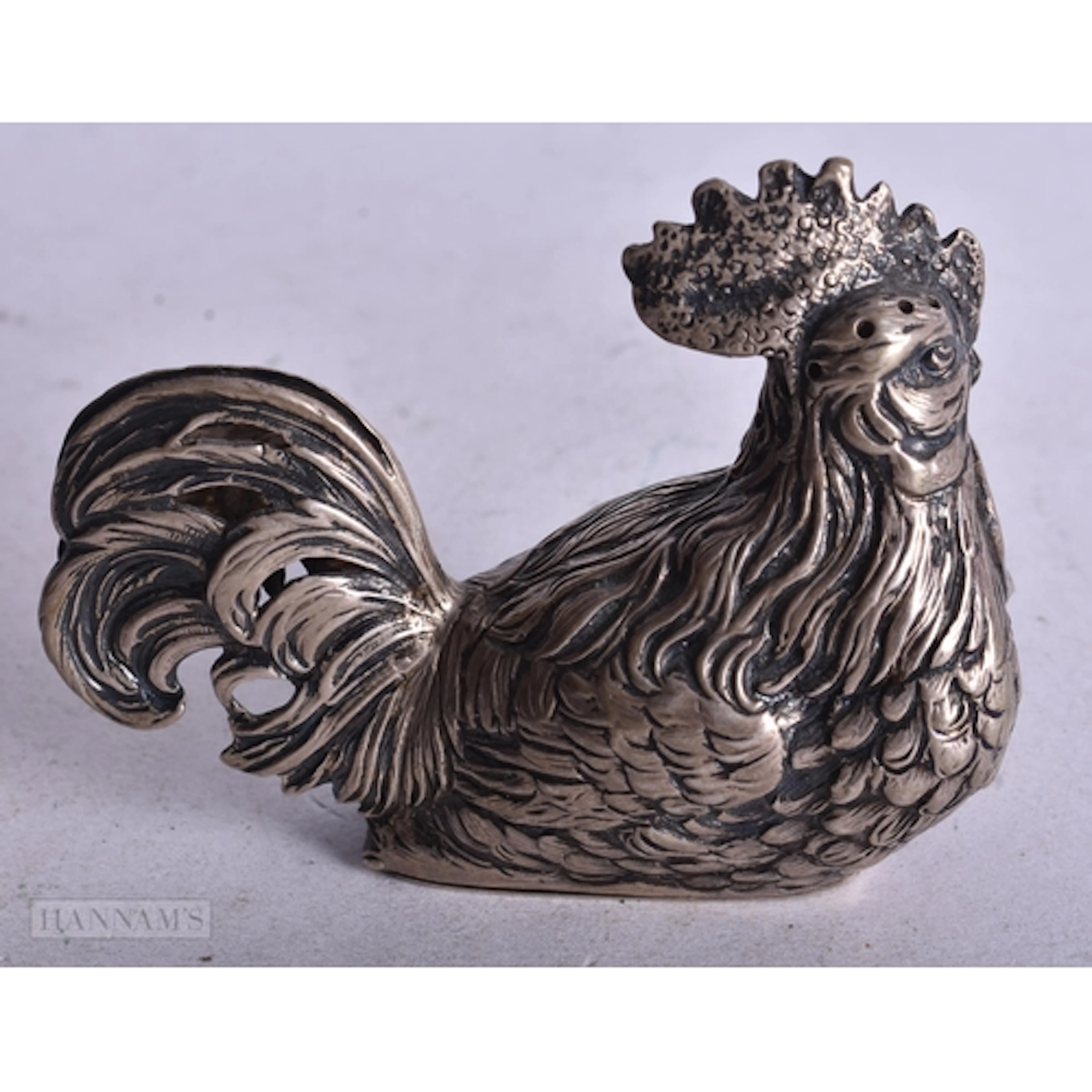 AN ANTIQUE CONTINENTAL SILVER FOWL SNUFF BOX. 62 grams. 7 cm...