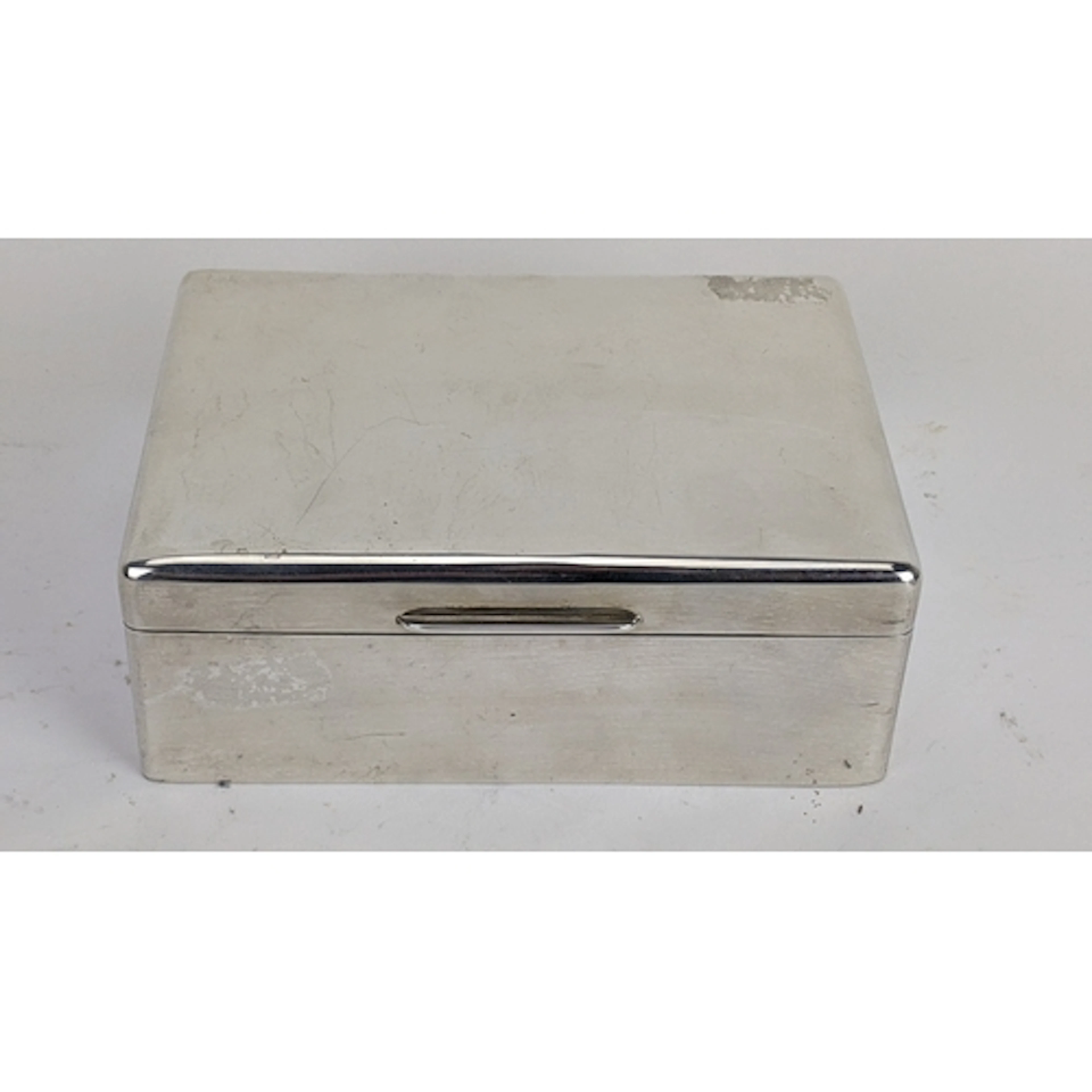 An Elizabeth II silver cigarette box, Birmingham 1971, of re...