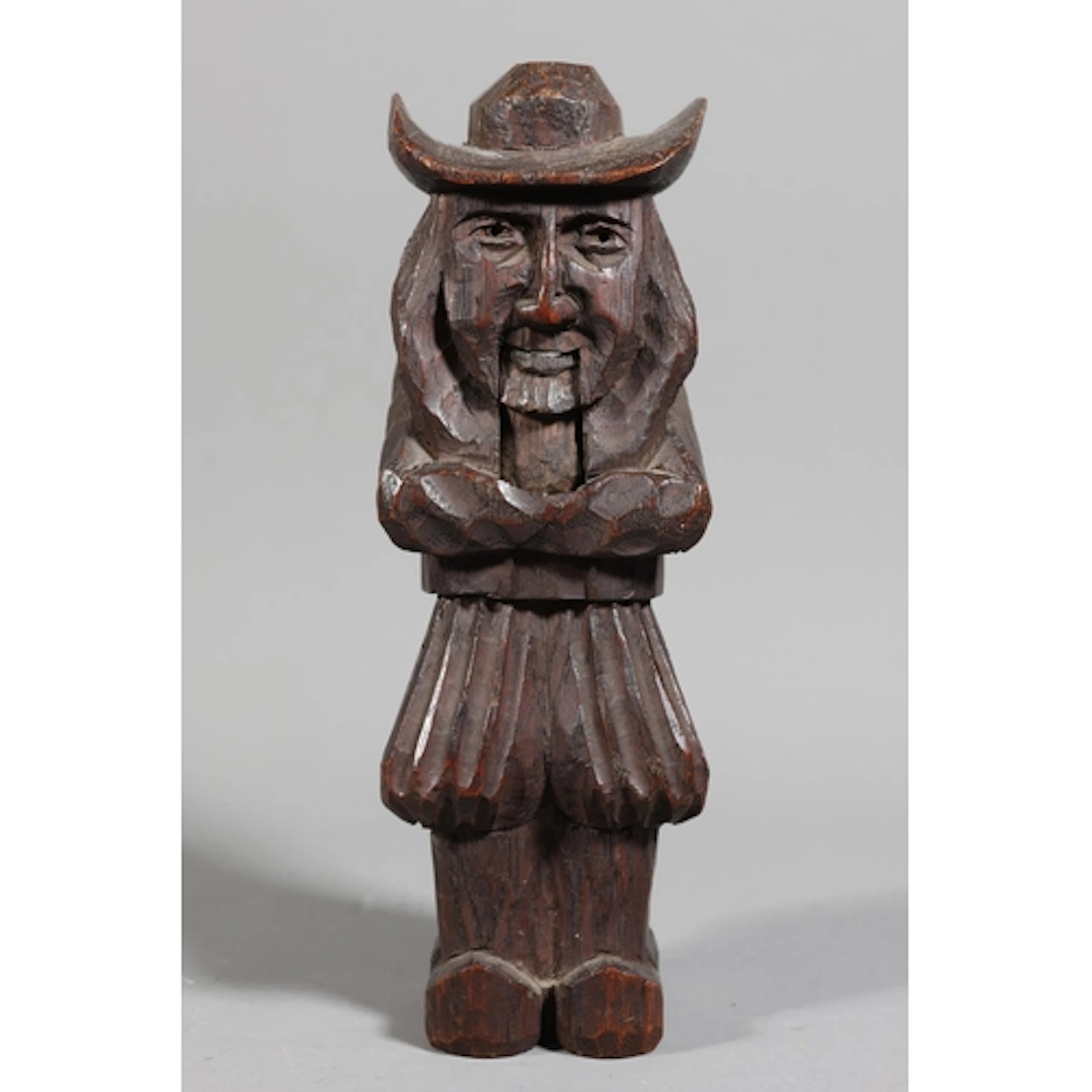 Carved wooden nutcracker, 21cm tall