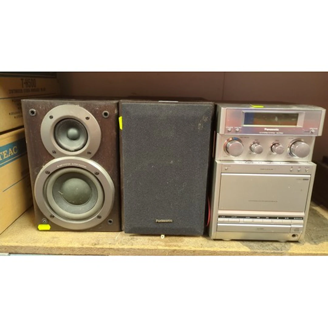 Panasonic SA-PM20 CD stereo system with cassette deck, radio...