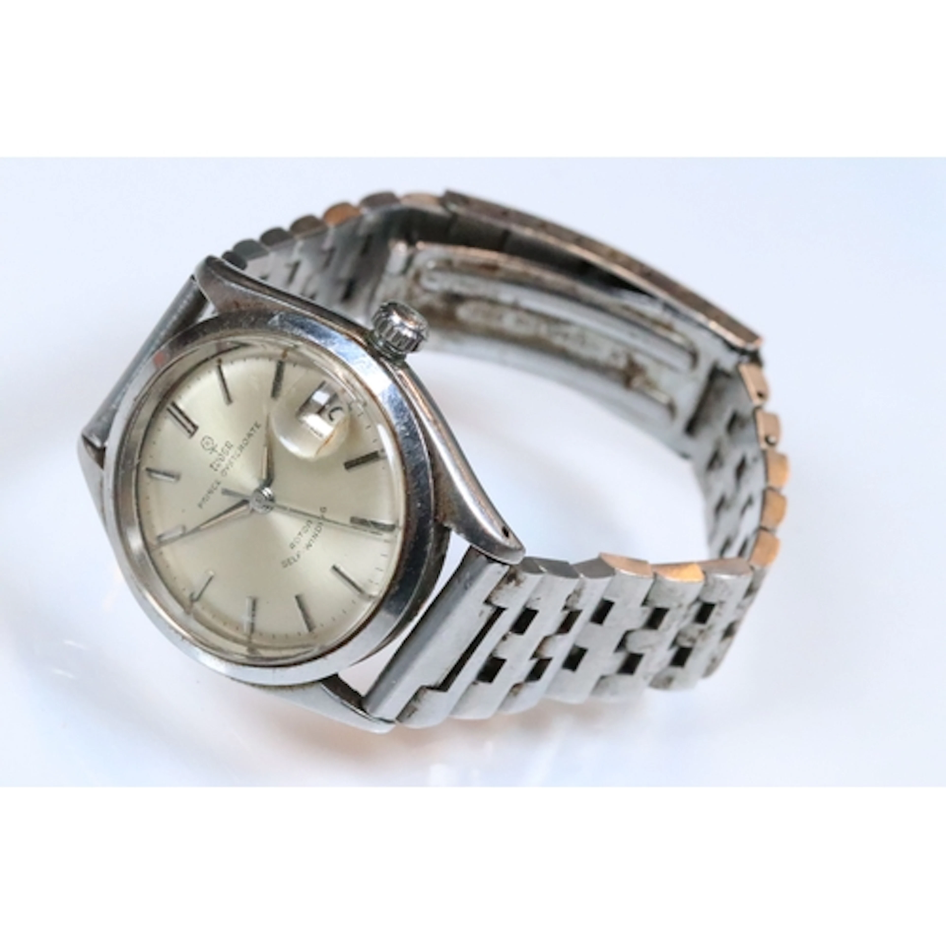 Tudor Price Oysterdate wrist watch having a round face with ...