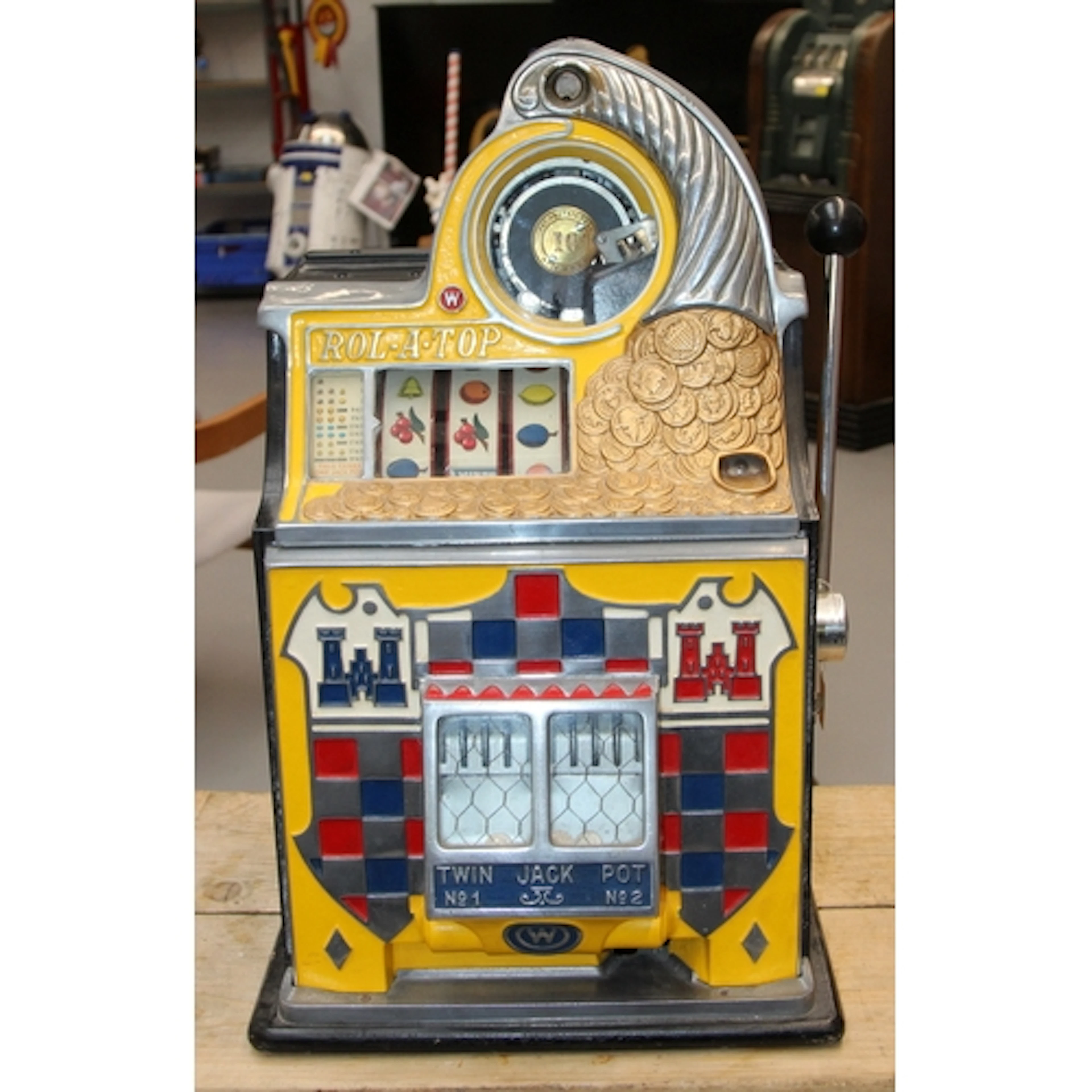 Vintage Watling Rol-A-Top castle front slot machine. Plays o...