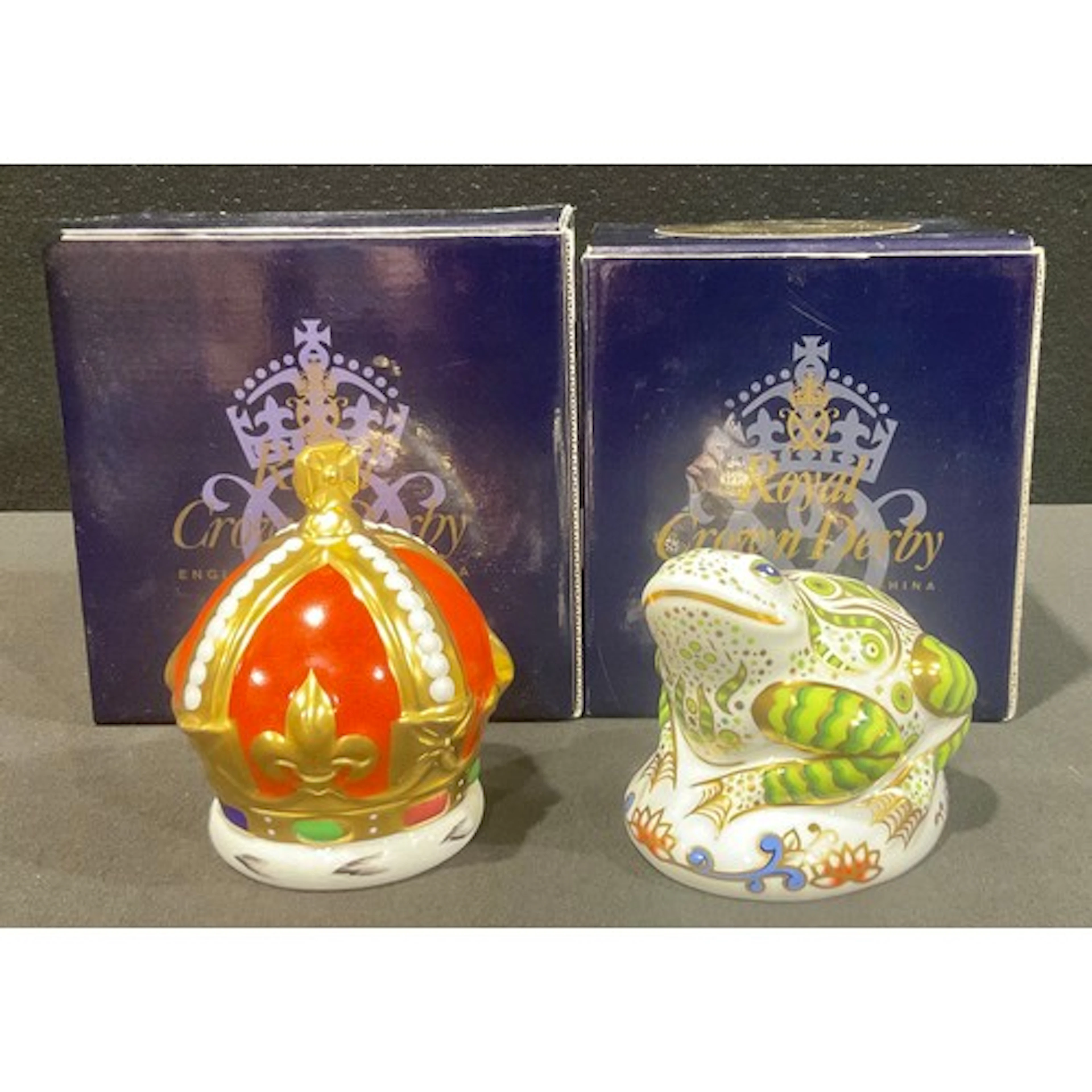 A Royal Crown Derby paperweight, Toad, an exclusive limited ...
