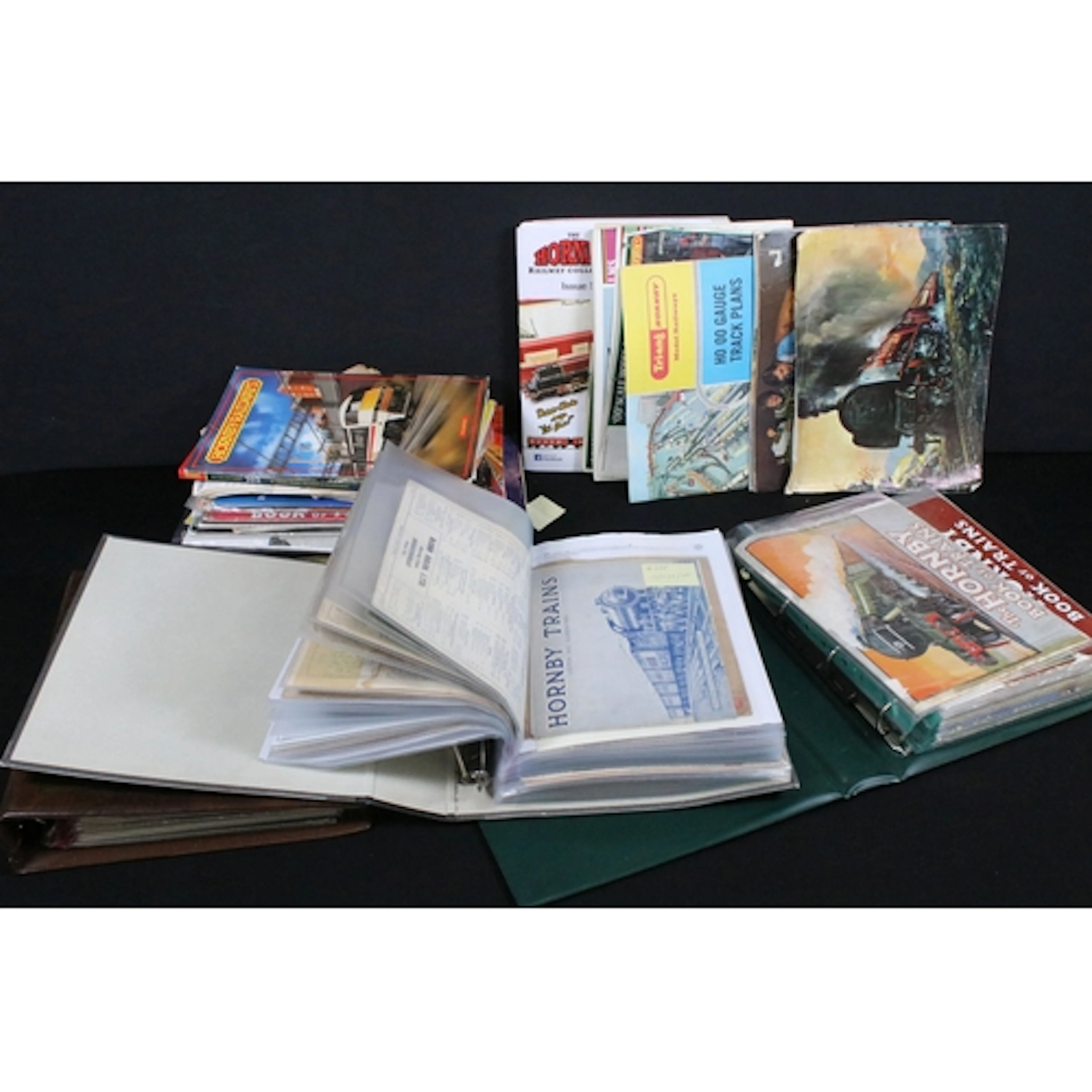 Large collection of model railway booklets, brochures and ep...