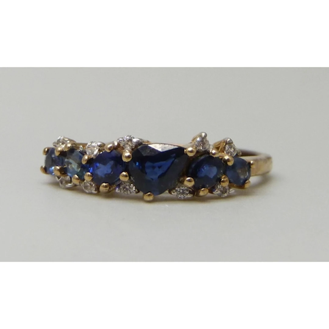 A 9ct gold, sapphire and white stone ring, 2.4g, S