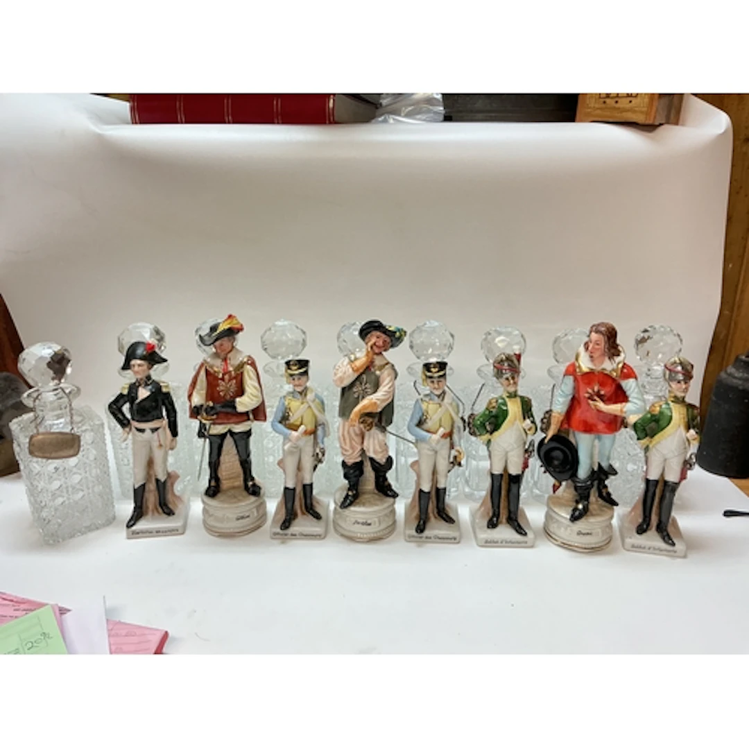 Collection of retrospective copy soldier figures and cut gla...