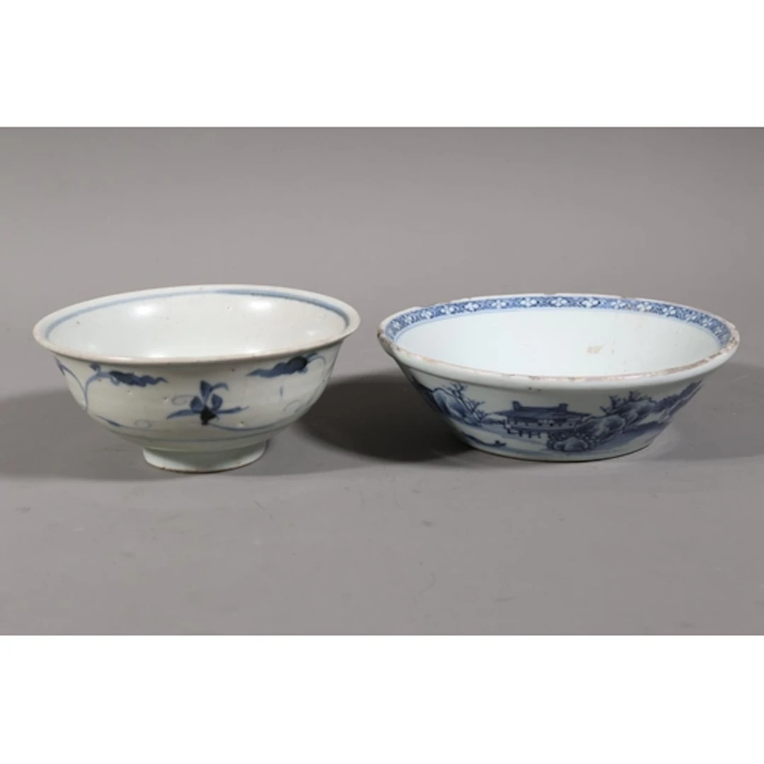 Antique Chinese blue and white porcelain bowl decorated with...